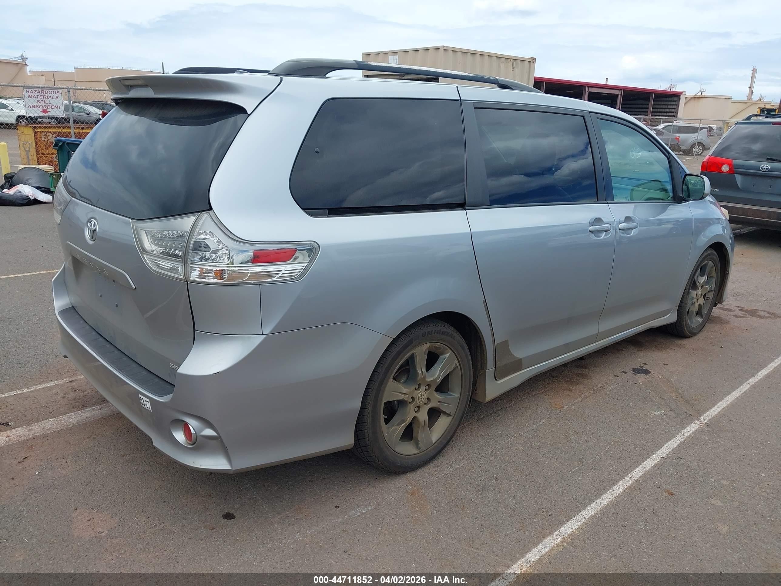 2011 Toyota Sienna Se Silver vin: 5TDXK3DC4BS105400