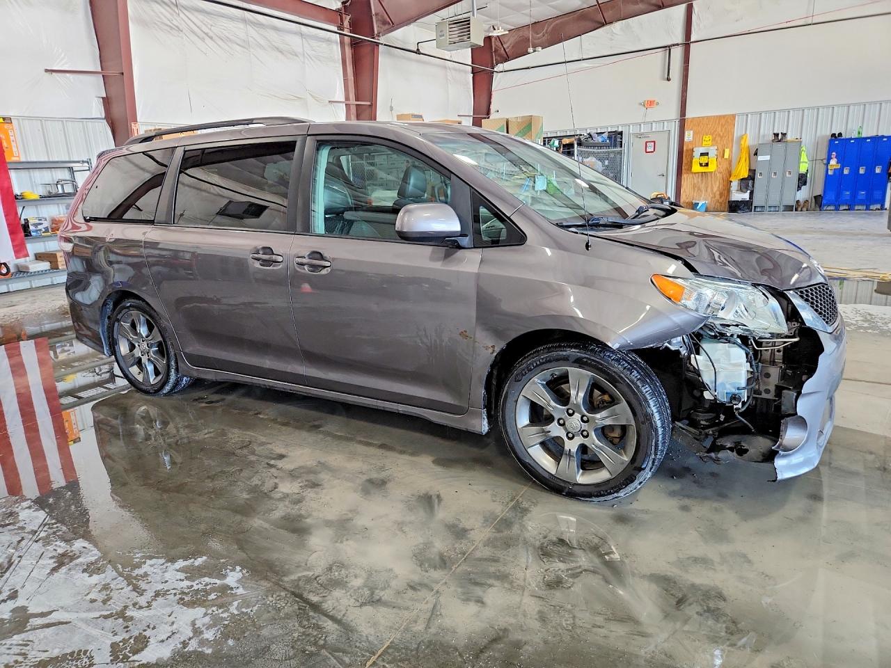 2011 Toyota Sienna Sport Серый vin: 5TDXK3DC4BS123296