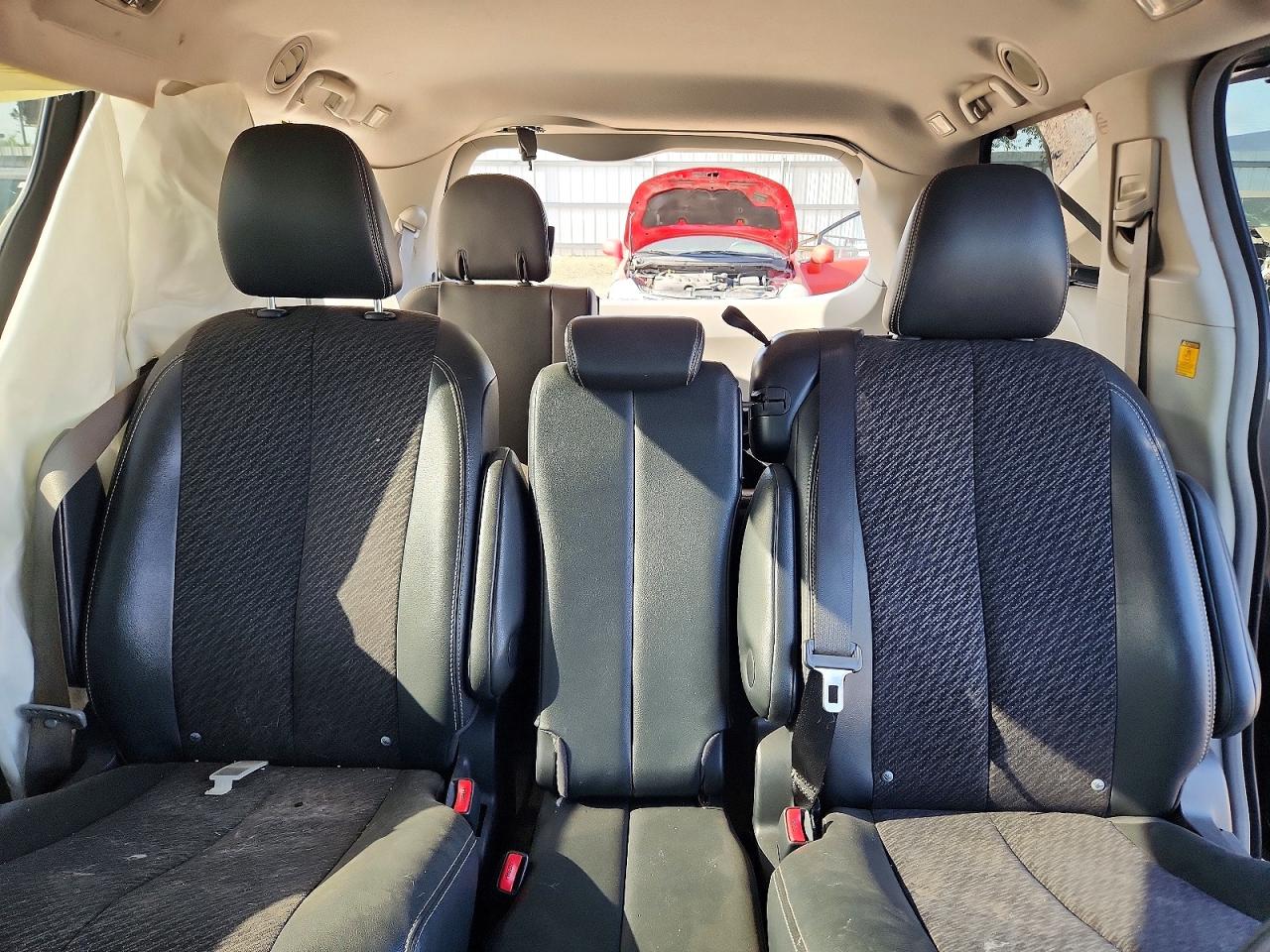 2011 Toyota Sienna Sport Черный vin: 5TDXK3DC4BS130975