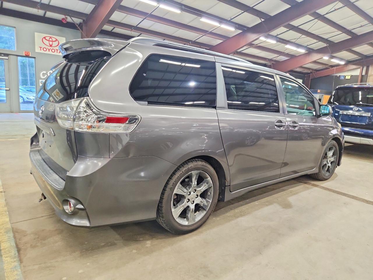 2012 Toyota Sienna Sport Gray vin: 5TDXK3DC4CS188473