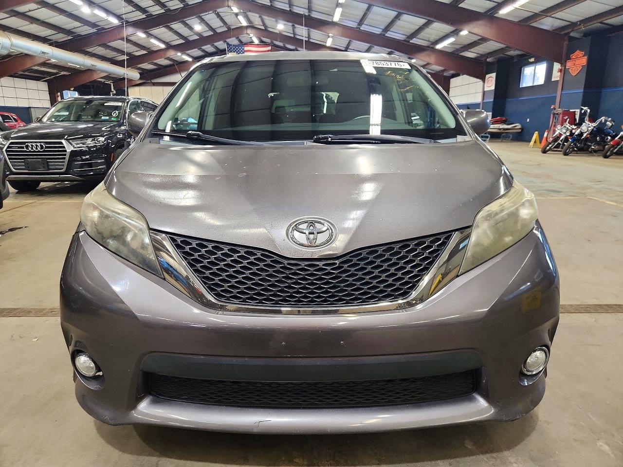 2012 Toyota Sienna Sport Gray vin: 5TDXK3DC4CS188473
