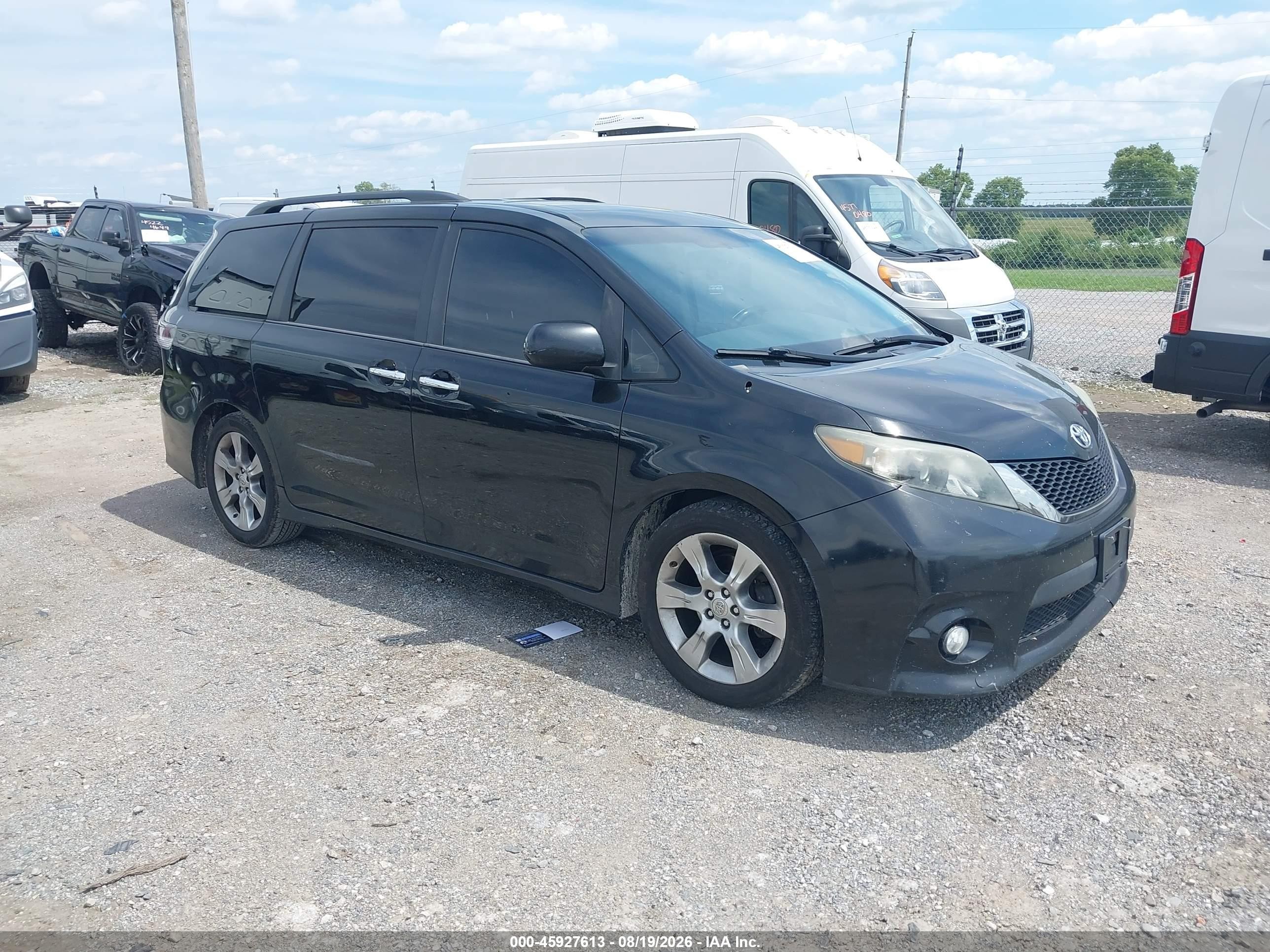 2013 Toyota Sienna Se 8 Passenger Black vin: 5TDXK3DC4DS285724