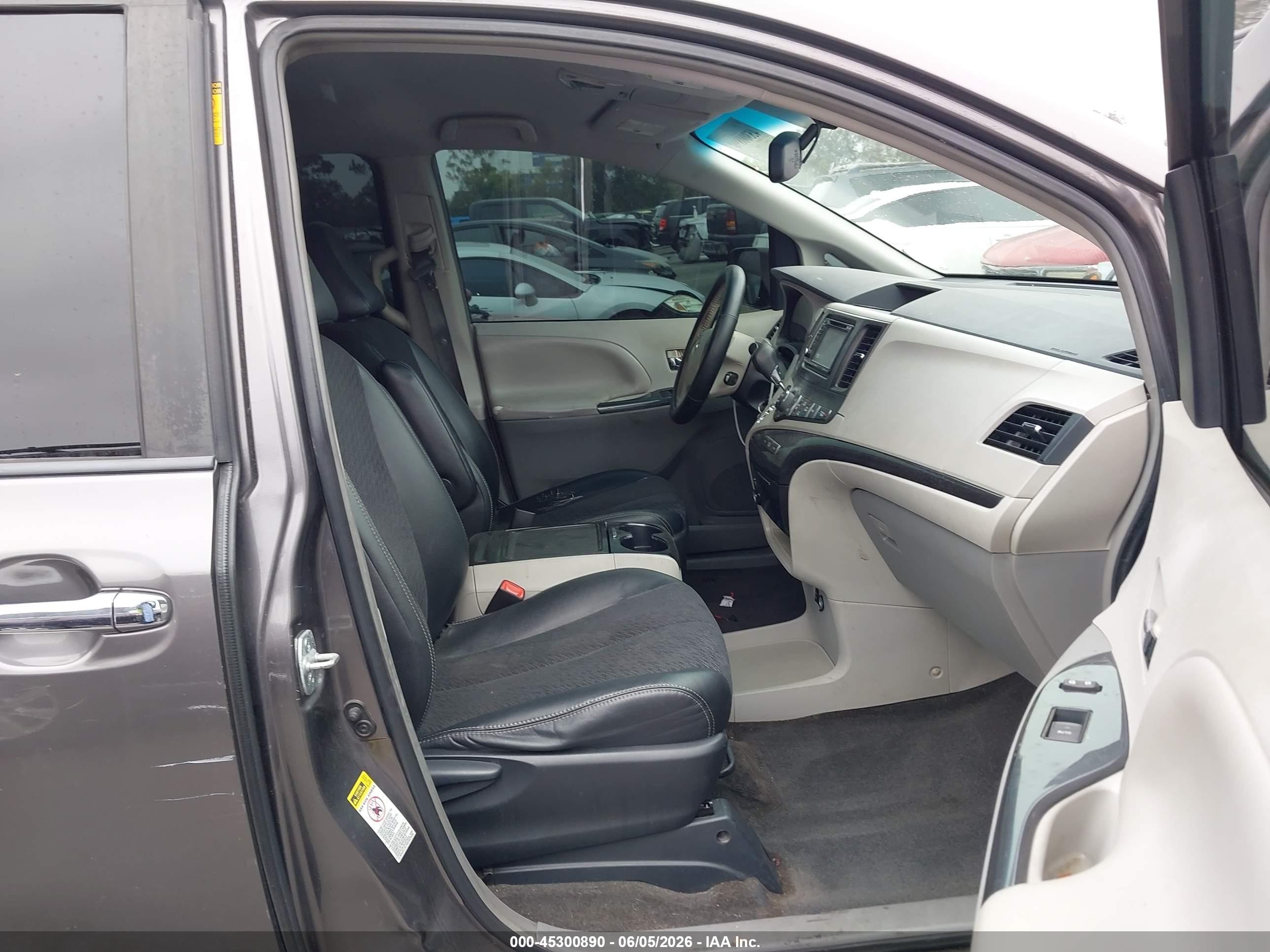 2013 Toyota Sienna Se 8 Passenger Gray vin: 5TDXK3DC4DS361765