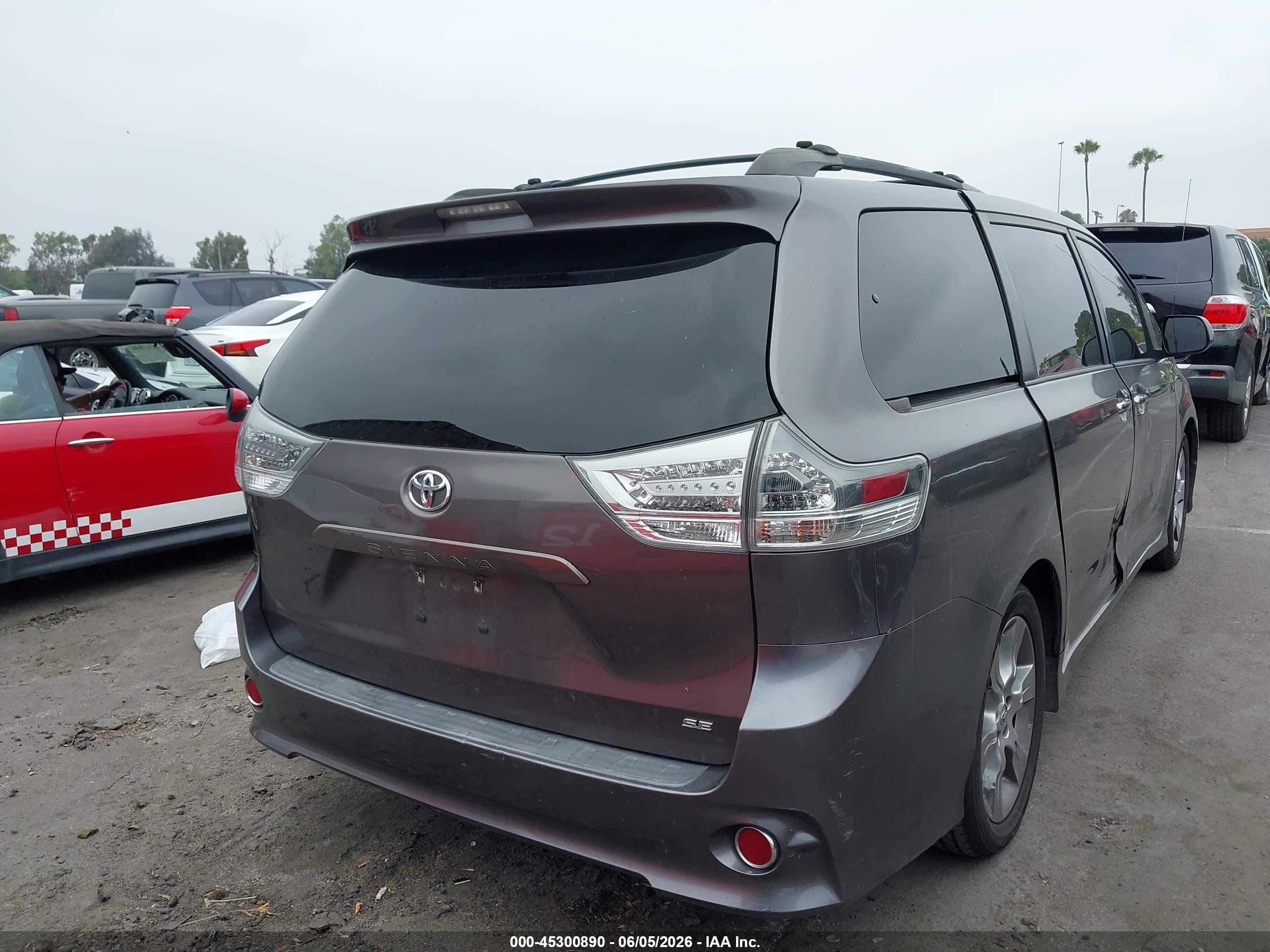 2013 Toyota Sienna Se 8 Passenger Gray vin: 5TDXK3DC4DS361765