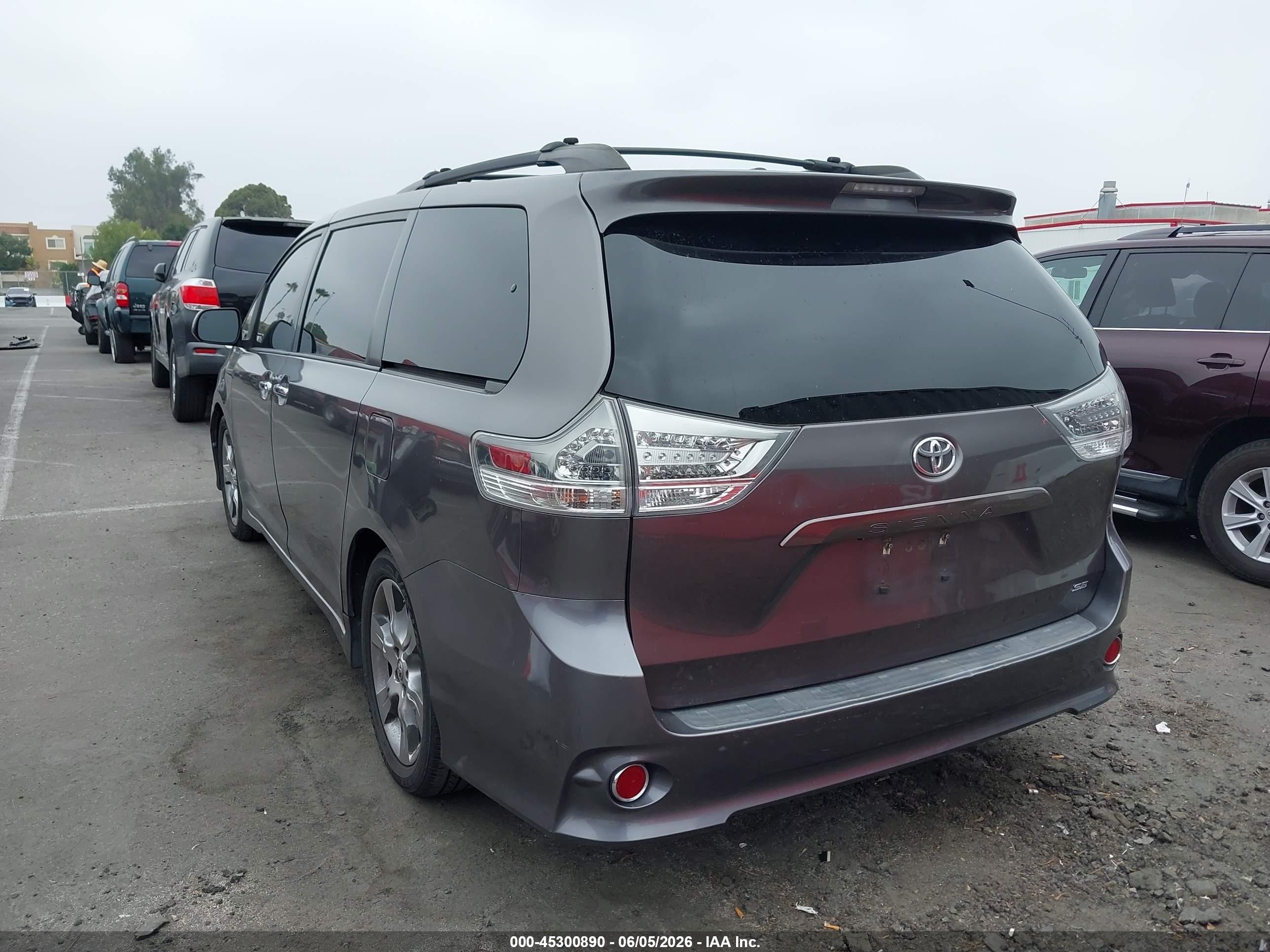 2013 Toyota Sienna Se 8 Passenger Gray vin: 5TDXK3DC4DS361765