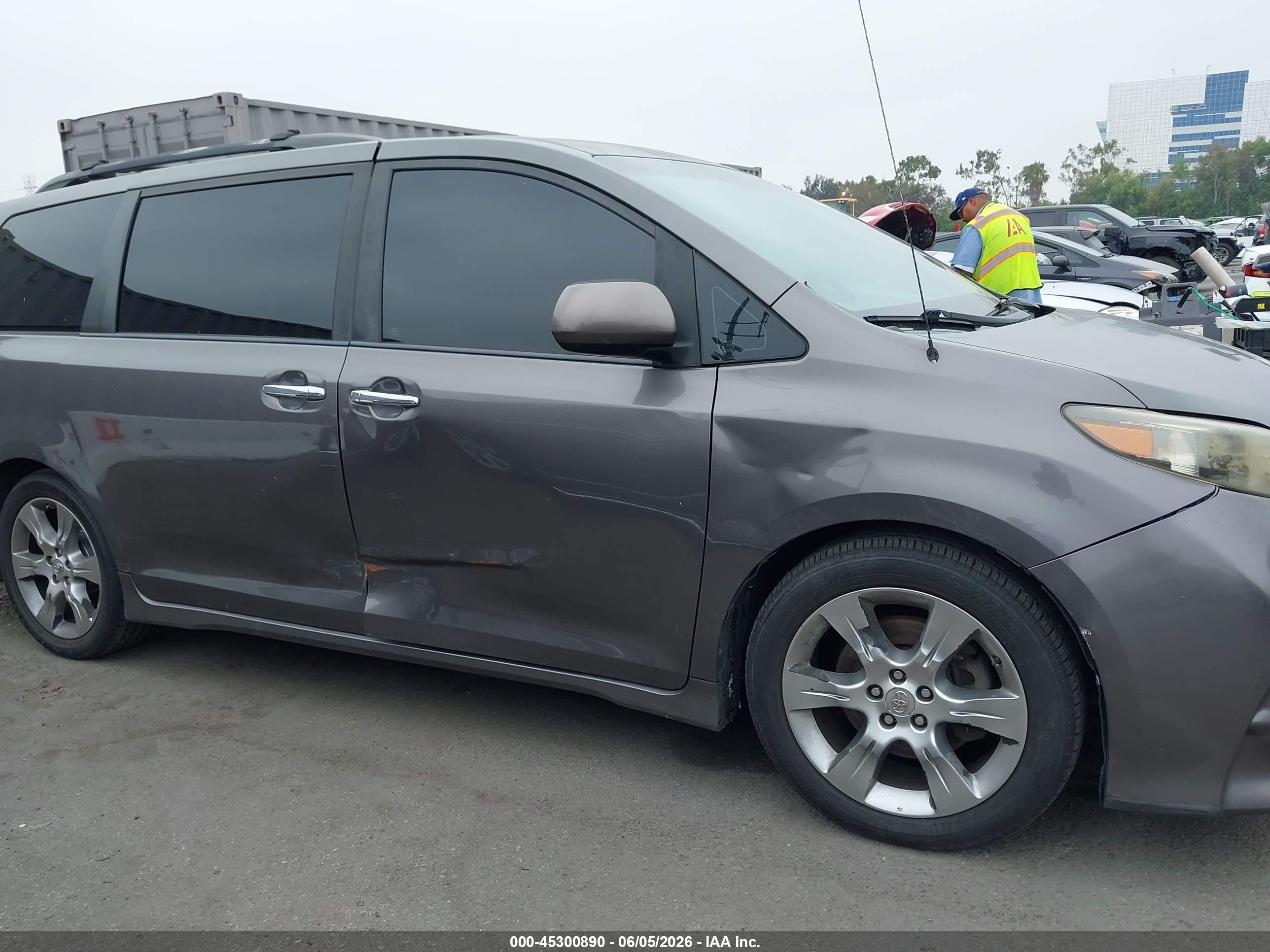 2013 Toyota Sienna Se 8 Passenger Gray vin: 5TDXK3DC4DS361765