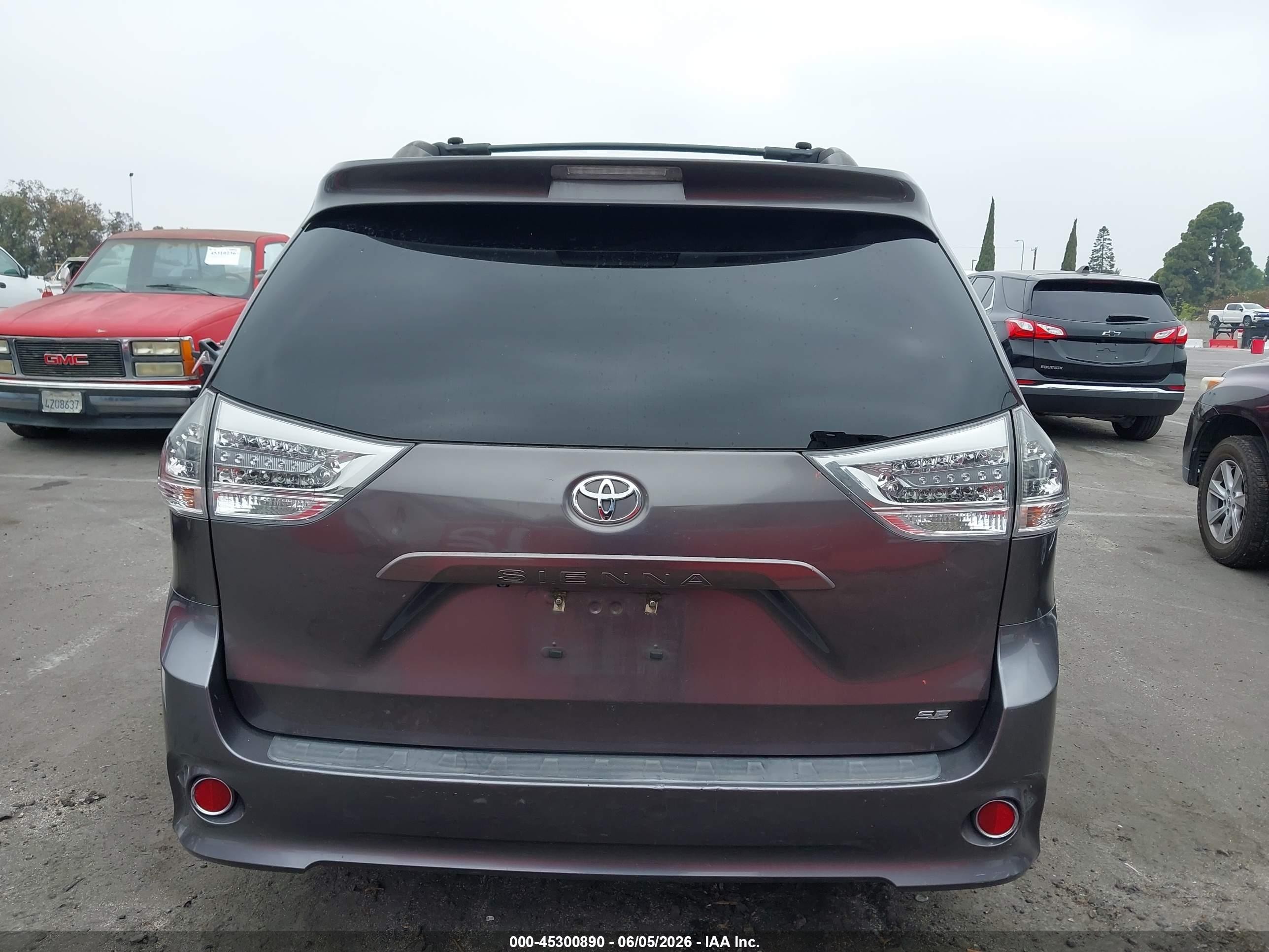 2013 Toyota Sienna Se 8 Passenger Gray vin: 5TDXK3DC4DS361765