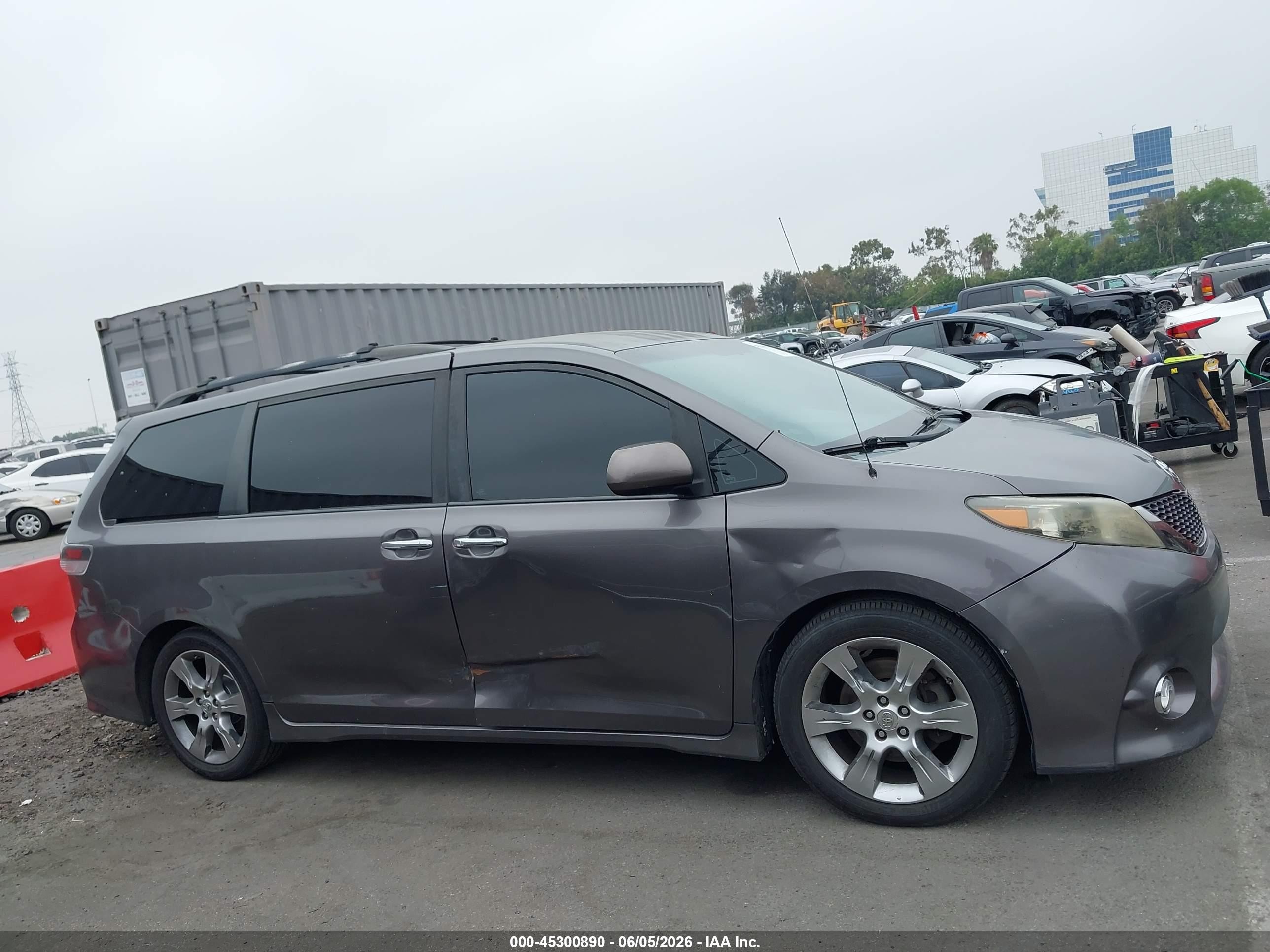 2013 Toyota Sienna Se 8 Passenger Gray vin: 5TDXK3DC4DS361765