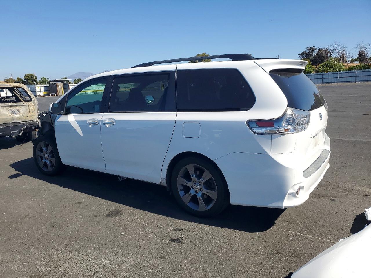 2015 Toyota Sienna Sport White vin: 5TDXK3DC4FS559930