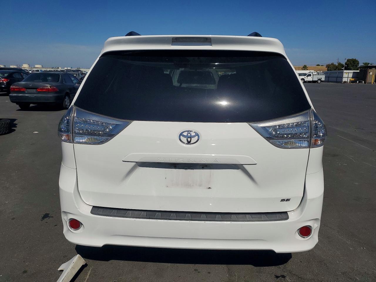2015 Toyota Sienna Sport White vin: 5TDXK3DC4FS559930