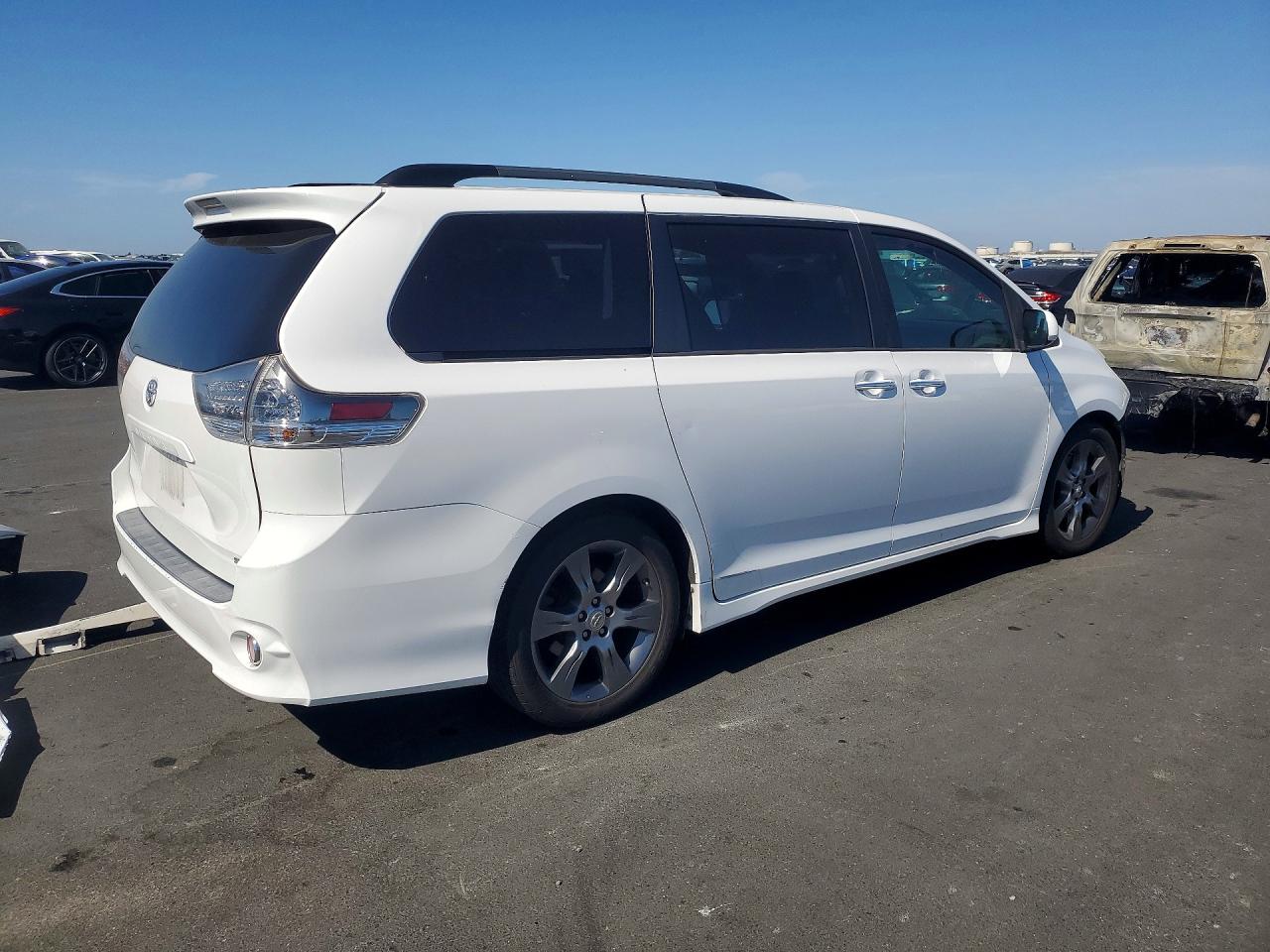 2015 Toyota Sienna Sport White vin: 5TDXK3DC4FS559930