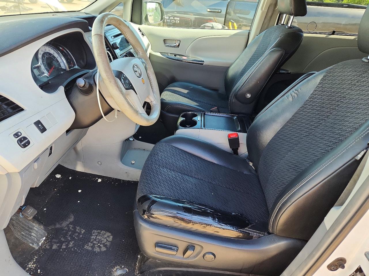 2011 Toyota Sienna Sport Белый vin: 5TDXK3DC5BS056921