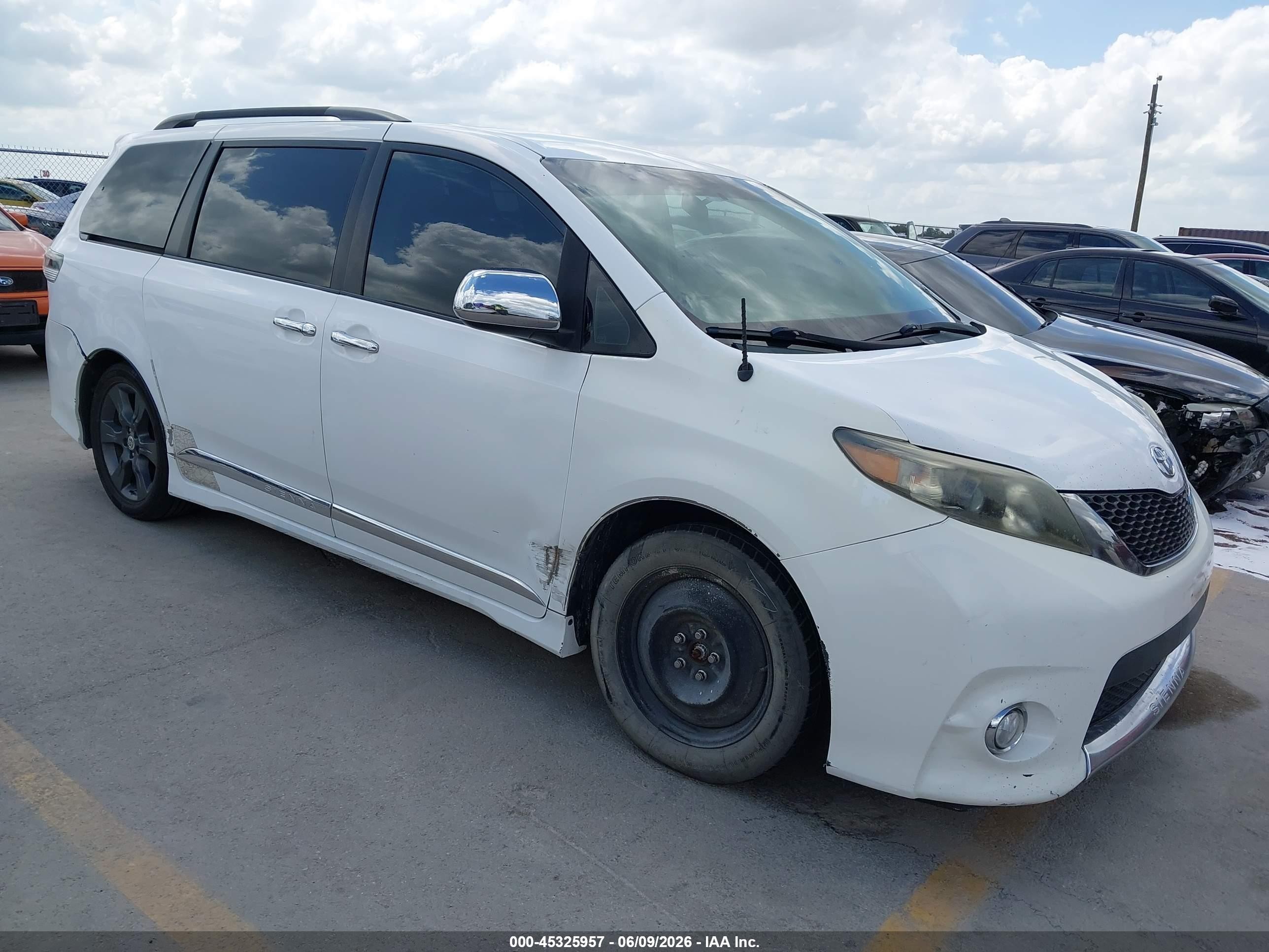 2011 Toyota Sienna Se White vin: 5TDXK3DC5BS063318