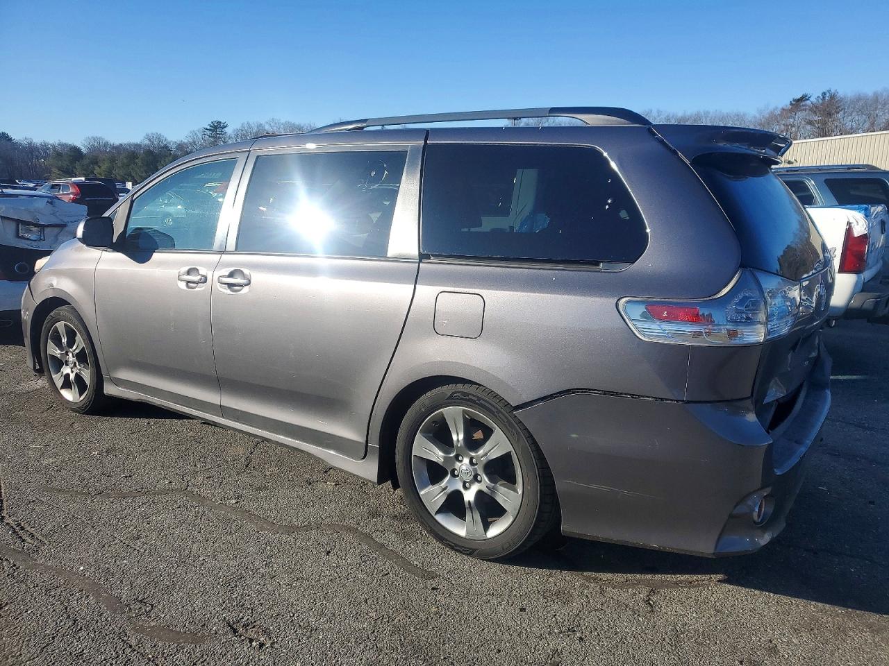 2011 Toyota Sienna Sport Серый vin: 5TDXK3DC5BS105194