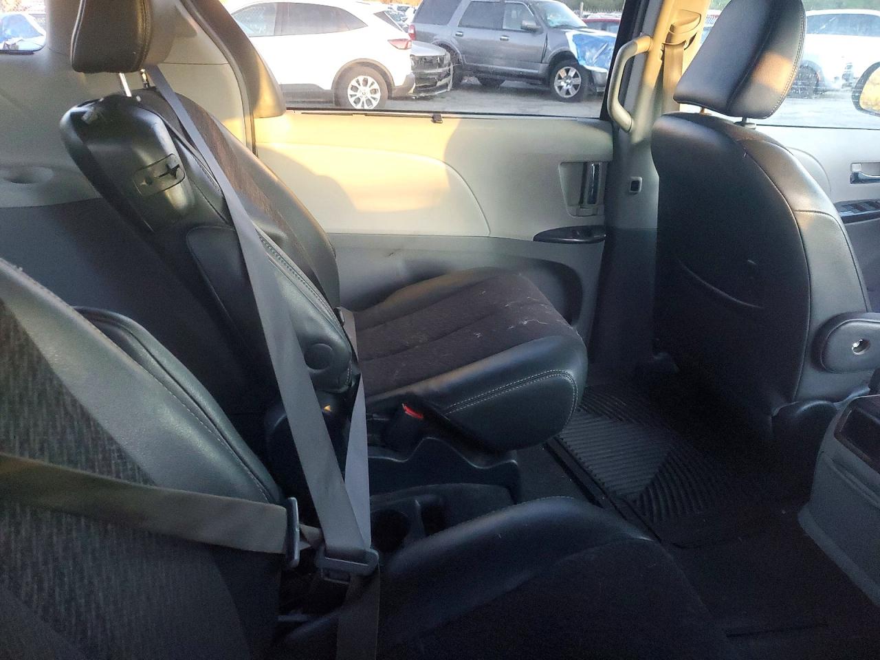 2011 Toyota Sienna Sport Серый vin: 5TDXK3DC5BS105194