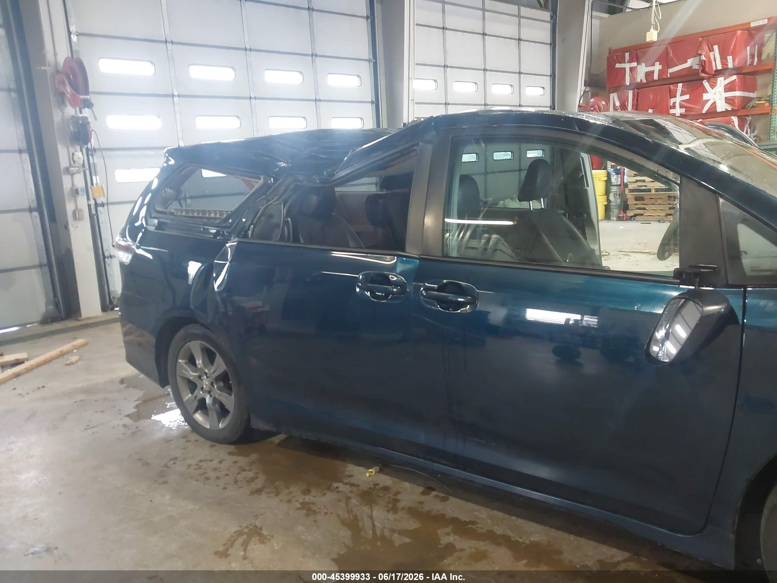 2011 Toyota Sienna Se Blue vin: 5TDXK3DC5BS130466