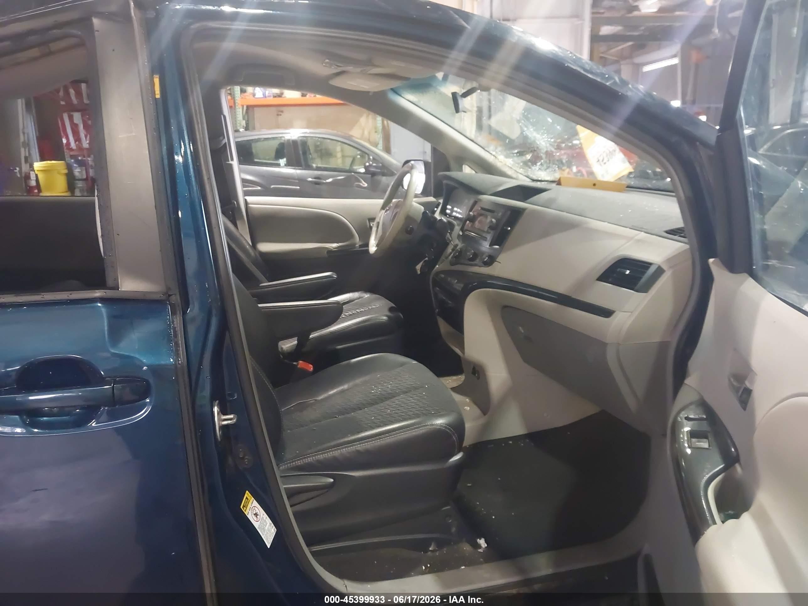 2011 Toyota Sienna Se Blue vin: 5TDXK3DC5BS130466