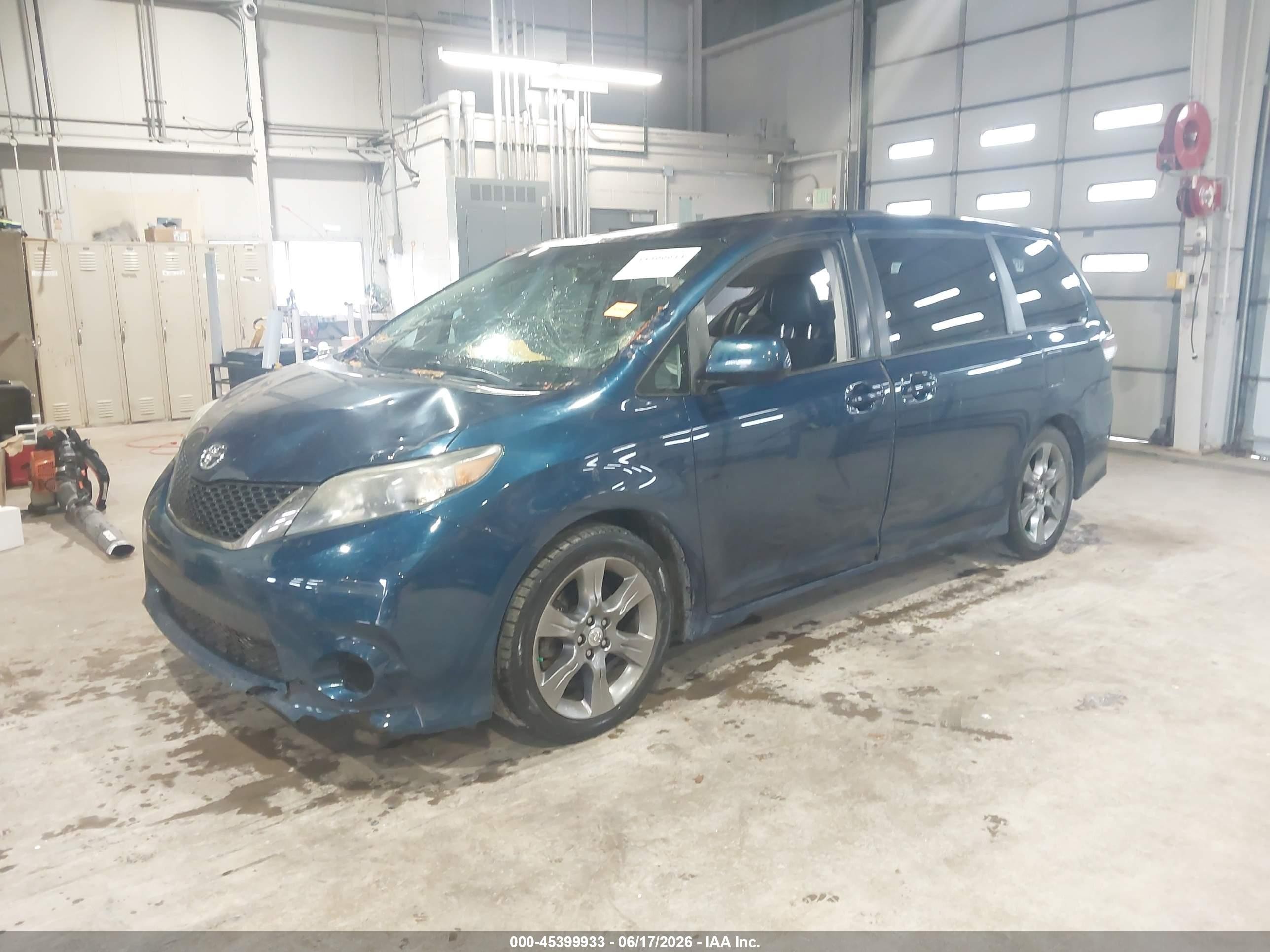 2011 Toyota Sienna Se Blue vin: 5TDXK3DC5BS130466