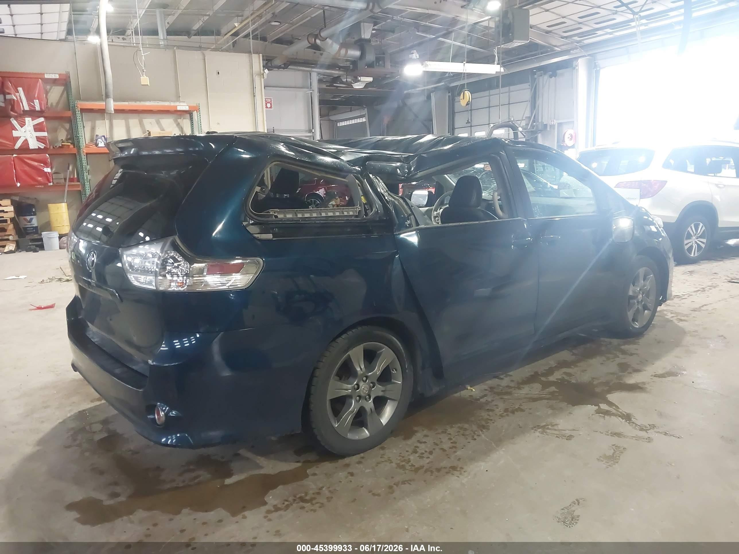 2011 Toyota Sienna Se Blue vin: 5TDXK3DC5BS130466