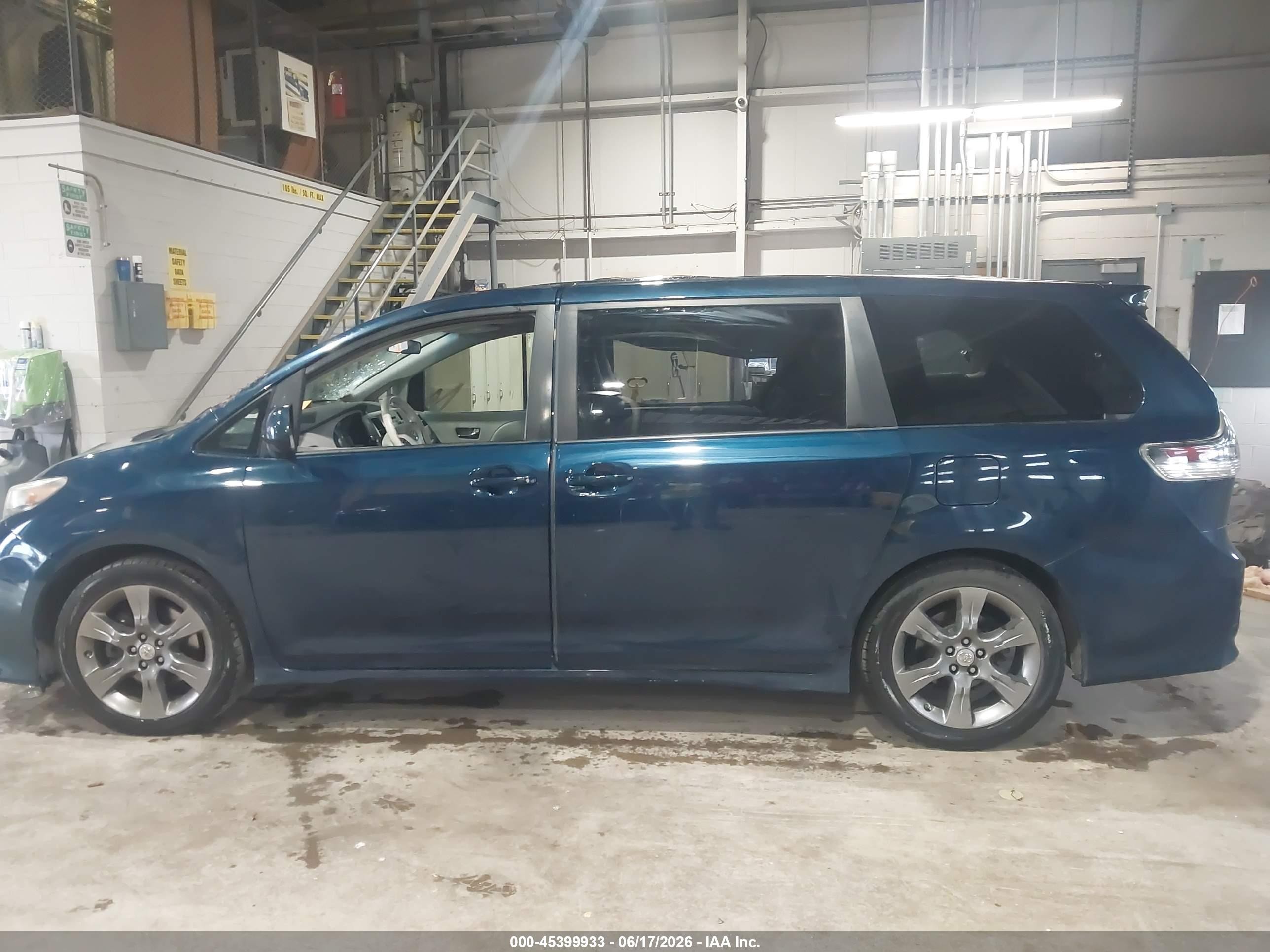 2011 Toyota Sienna Se Blue vin: 5TDXK3DC5BS130466