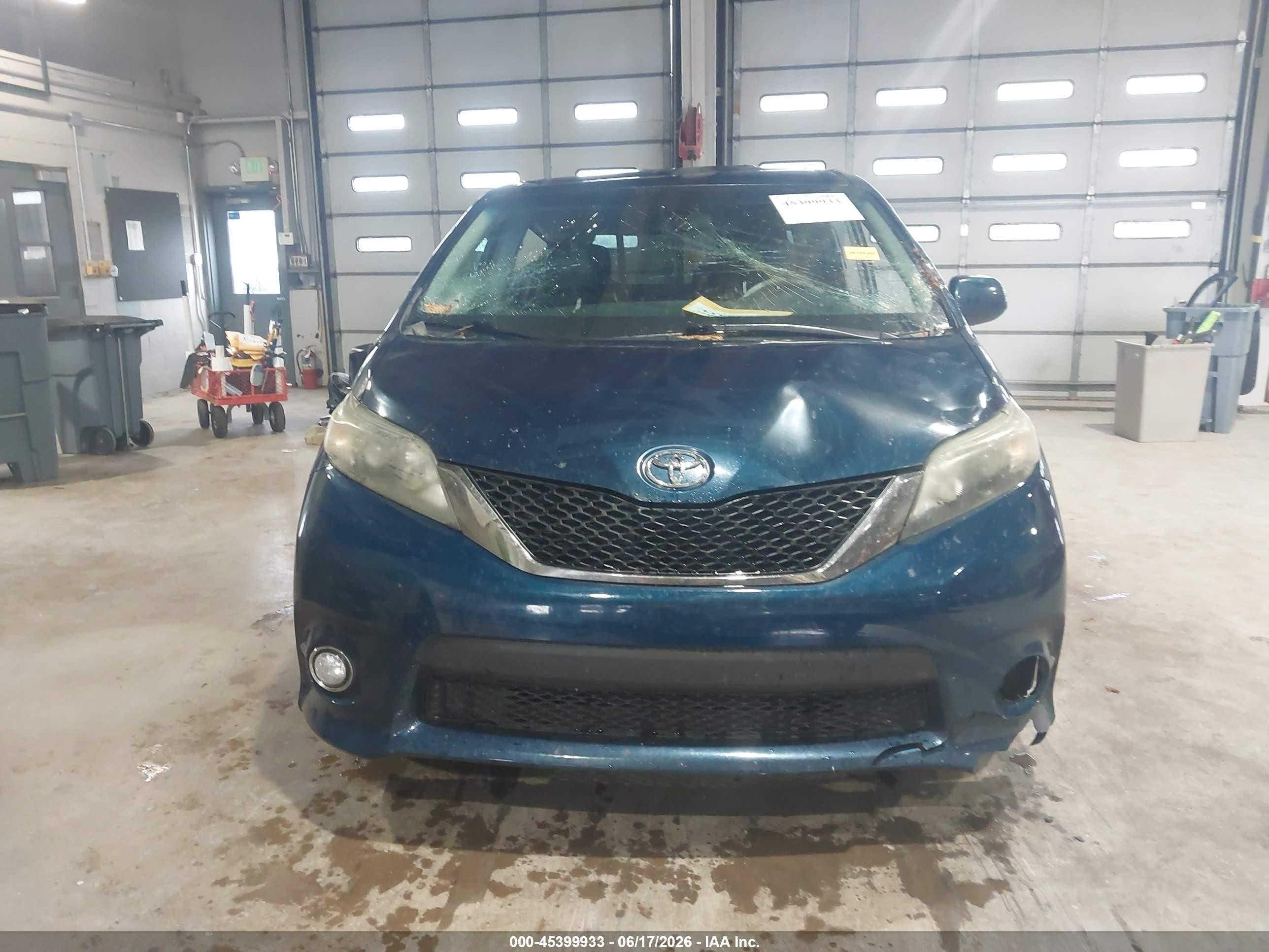 2011 Toyota Sienna Se Blue vin: 5TDXK3DC5BS130466