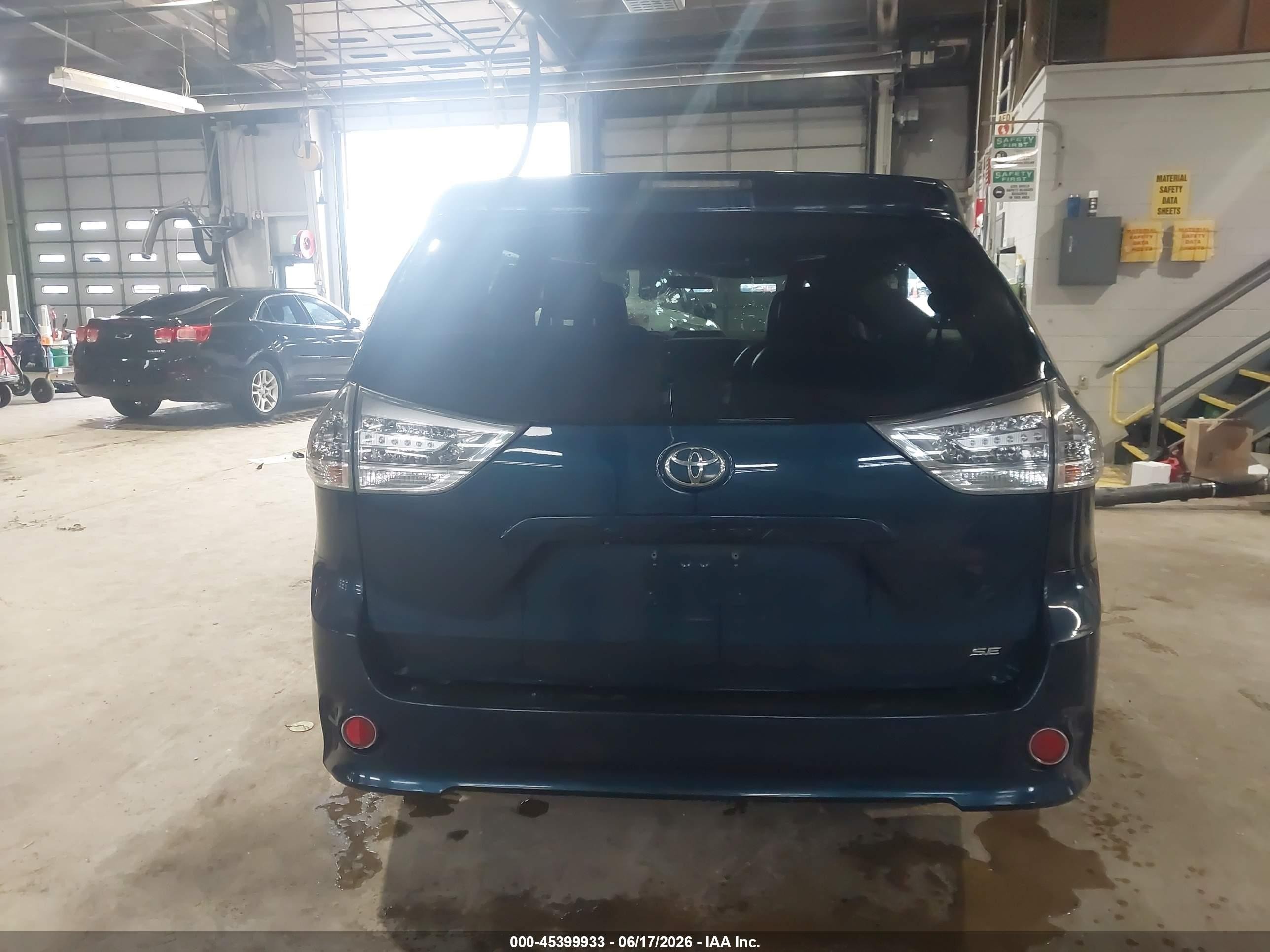 2011 Toyota Sienna Se Blue vin: 5TDXK3DC5BS130466