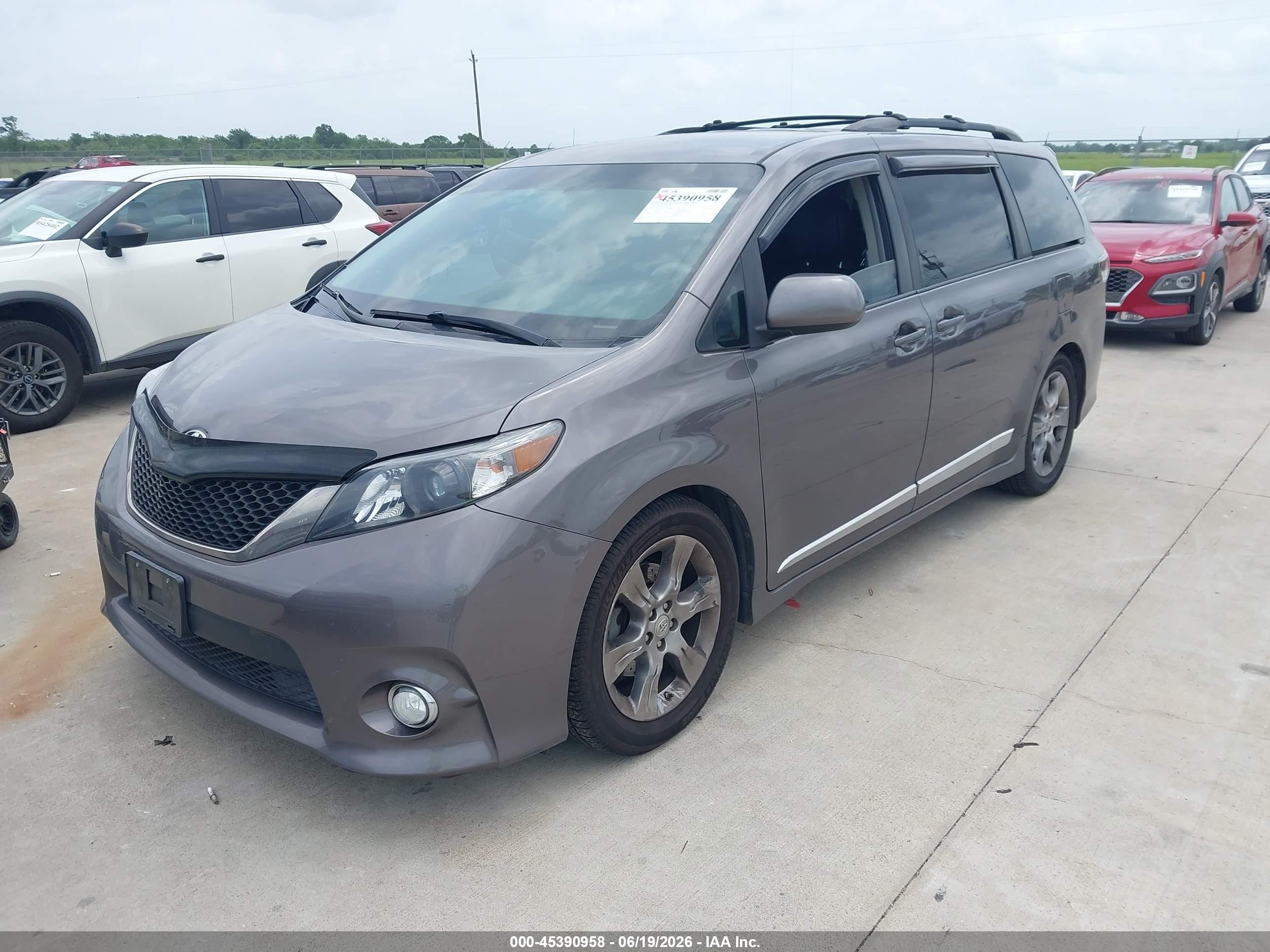 2012 Toyota Sienna Se 8 Passenger Gray vin: 5TDXK3DC5CS191110
