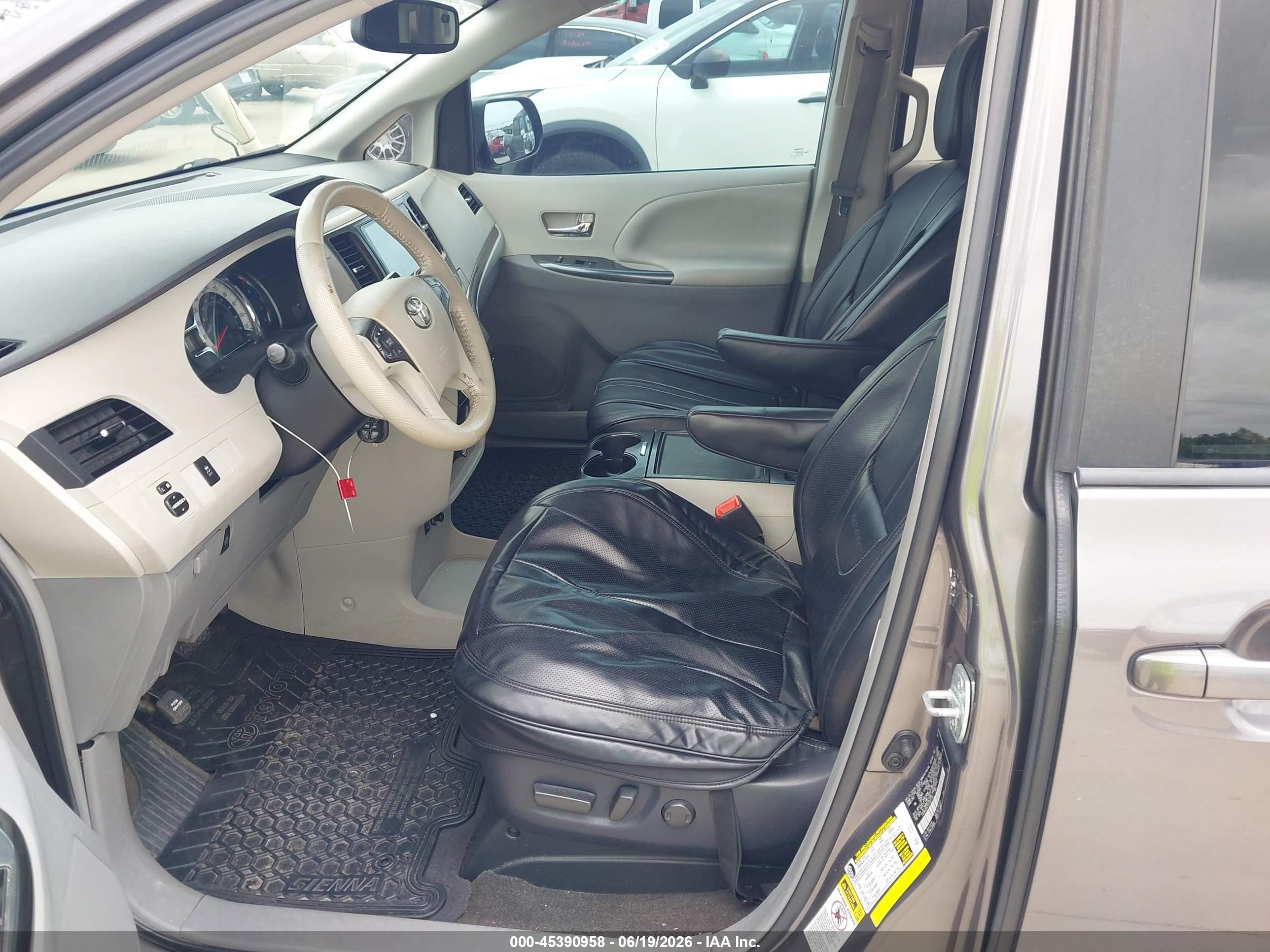 2012 Toyota Sienna Se 8 Passenger Gray vin: 5TDXK3DC5CS191110