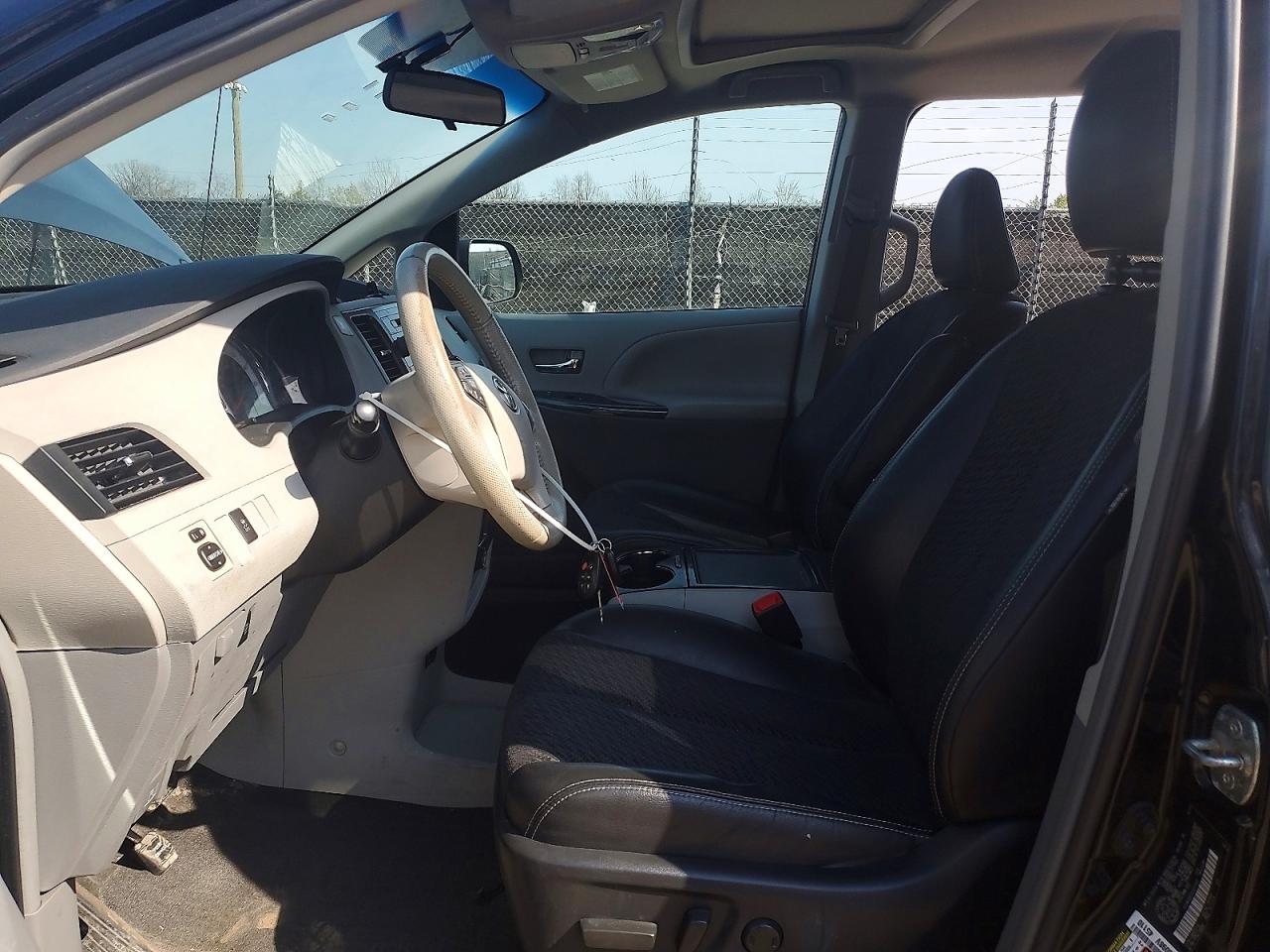 2012 Toyota Sienna Se 8-passenger Черный vin: 5TDXK3DC5CS211307