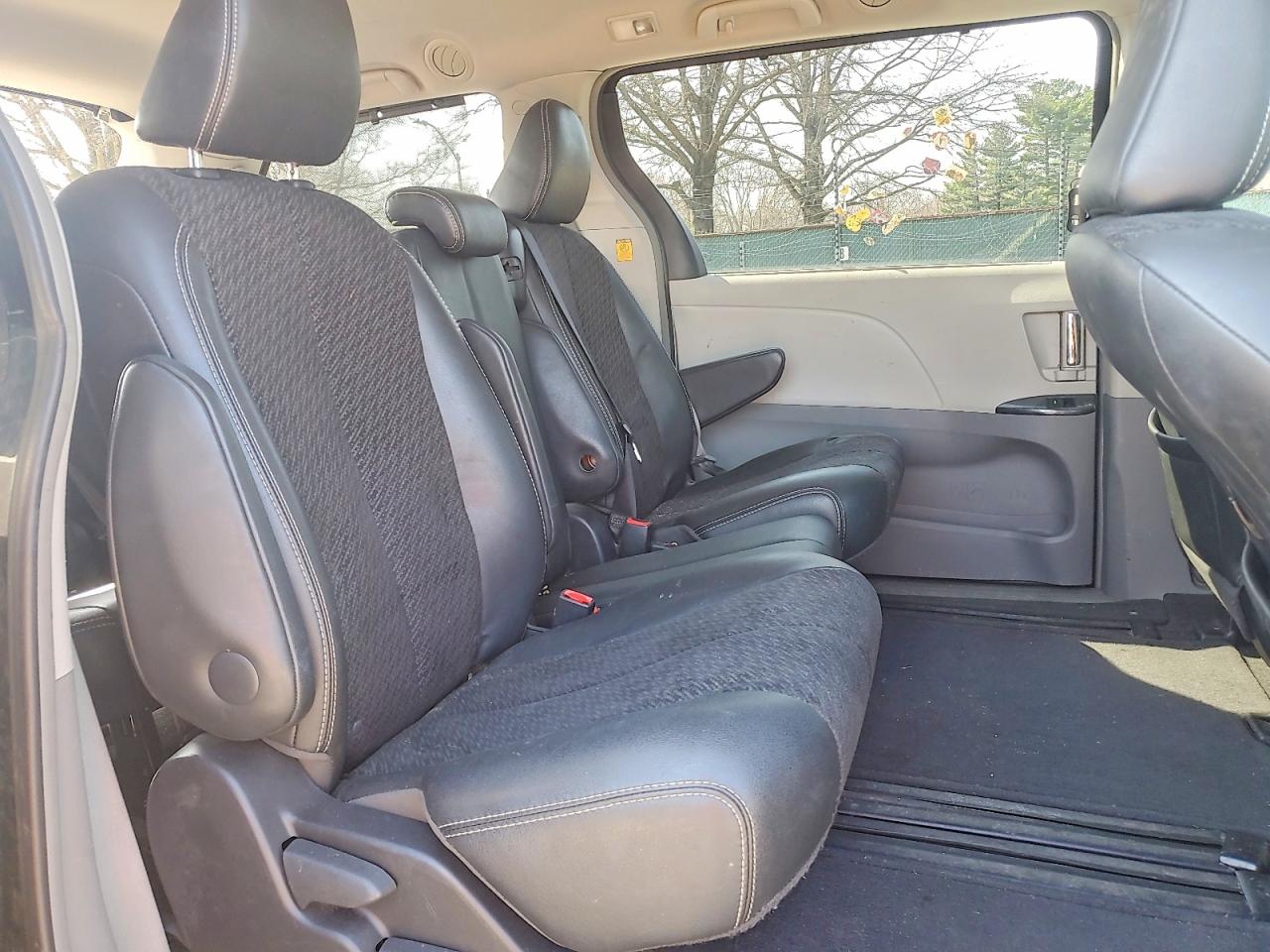 2012 Toyota Sienna Se 8-passenger Черный vin: 5TDXK3DC5CS211307