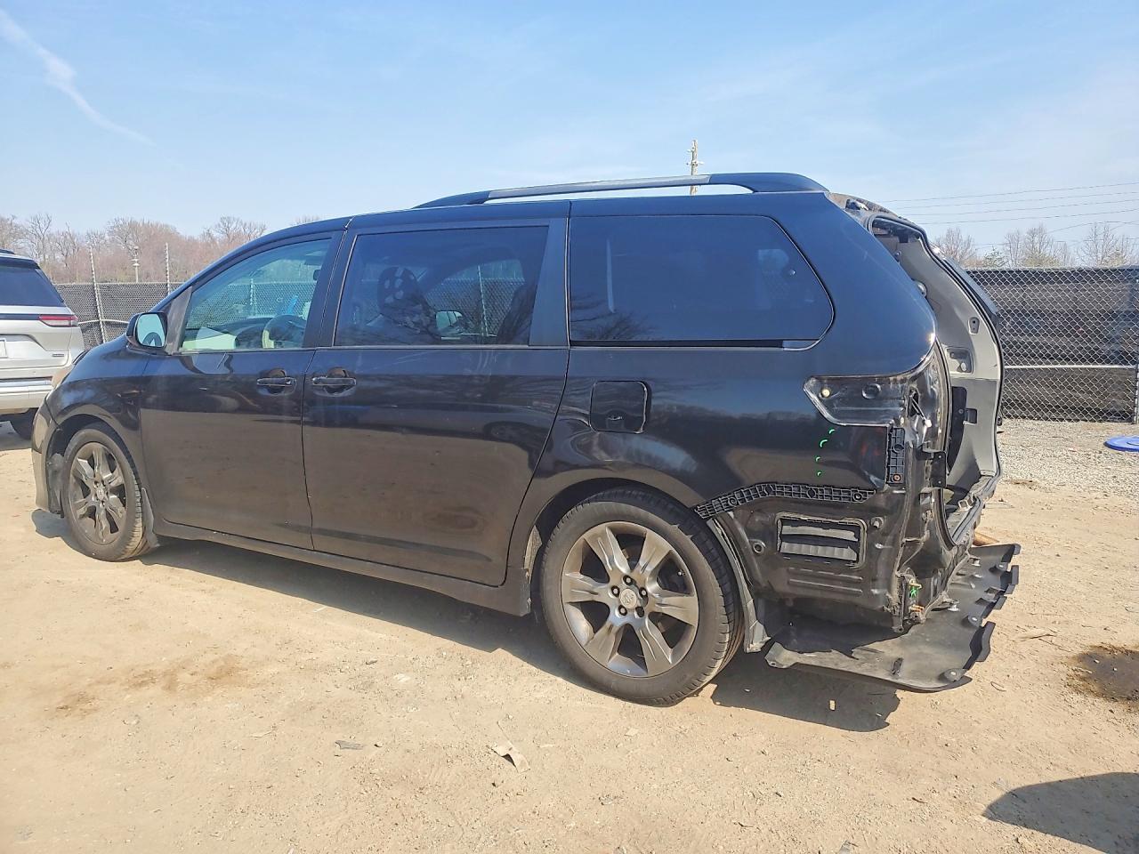 2012 Toyota Sienna Se 8-passenger Черный vin: 5TDXK3DC5CS211307
