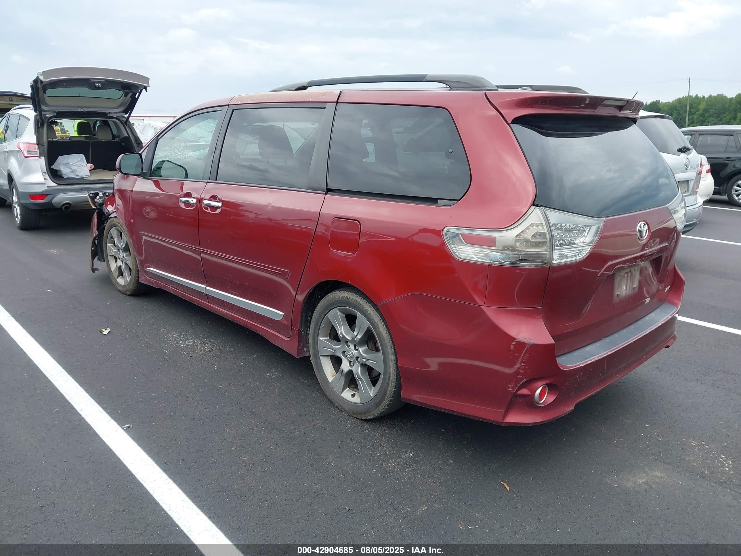 2013 Toyota Sienna Se 8 Passenger Red vin: 5TDXK3DC5DS381457