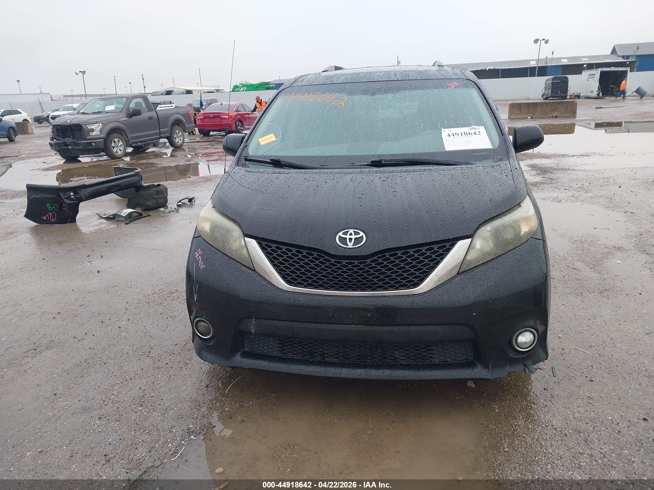 2014 Toyota Sienna Se 8 Passenger Black vin: 5TDXK3DC5ES433946