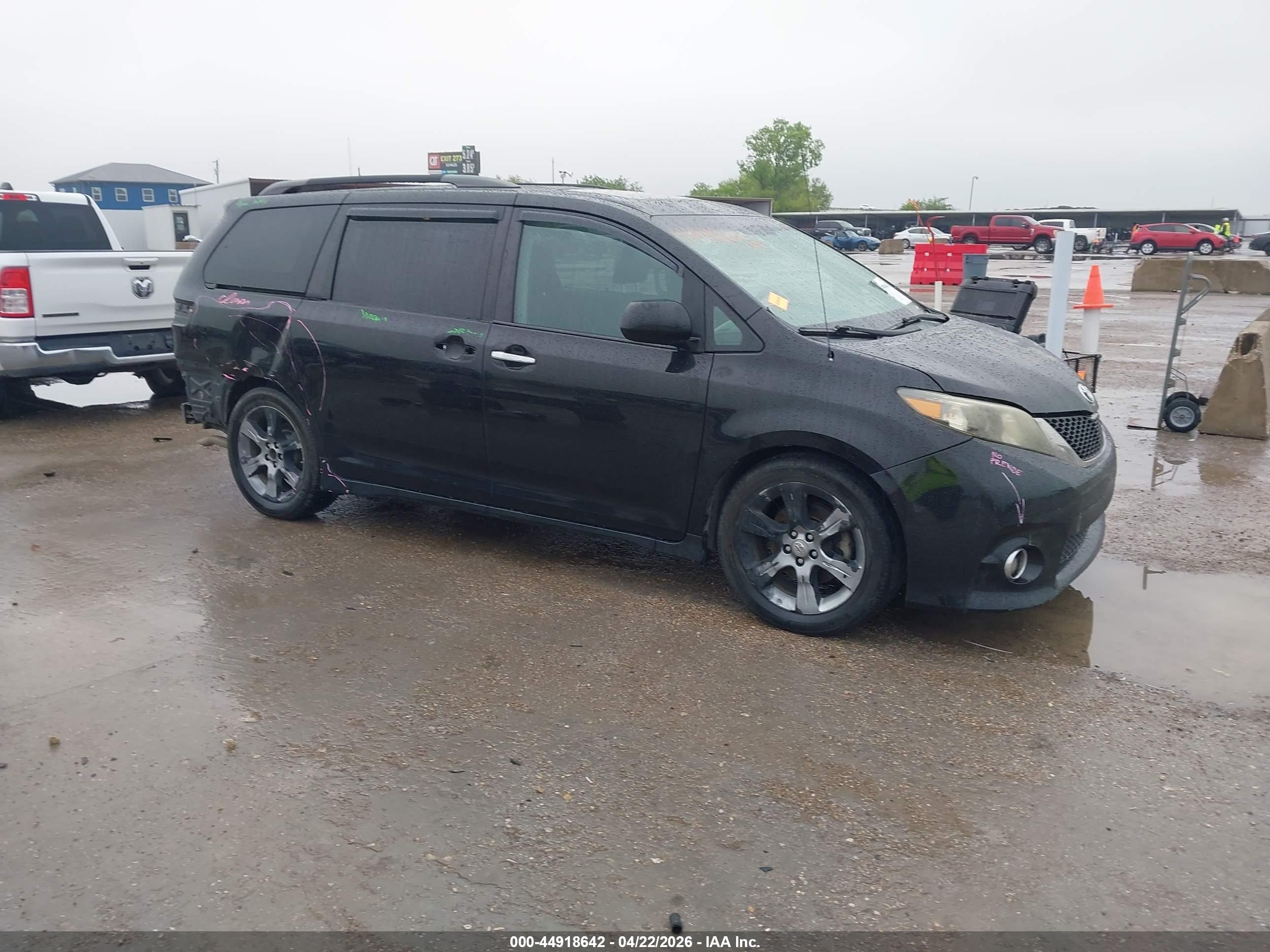 2014 Toyota Sienna Se 8 Passenger Black vin: 5TDXK3DC5ES433946