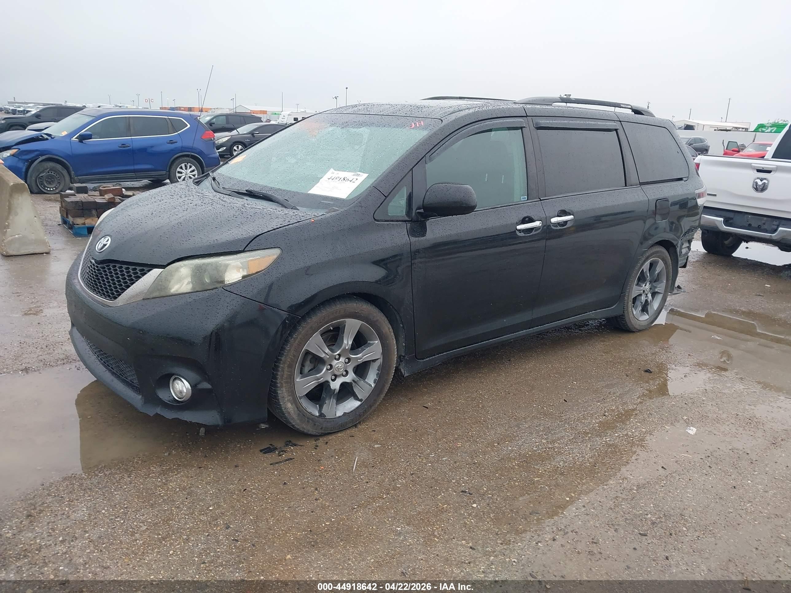 2014 Toyota Sienna Se 8 Passenger Black vin: 5TDXK3DC5ES433946