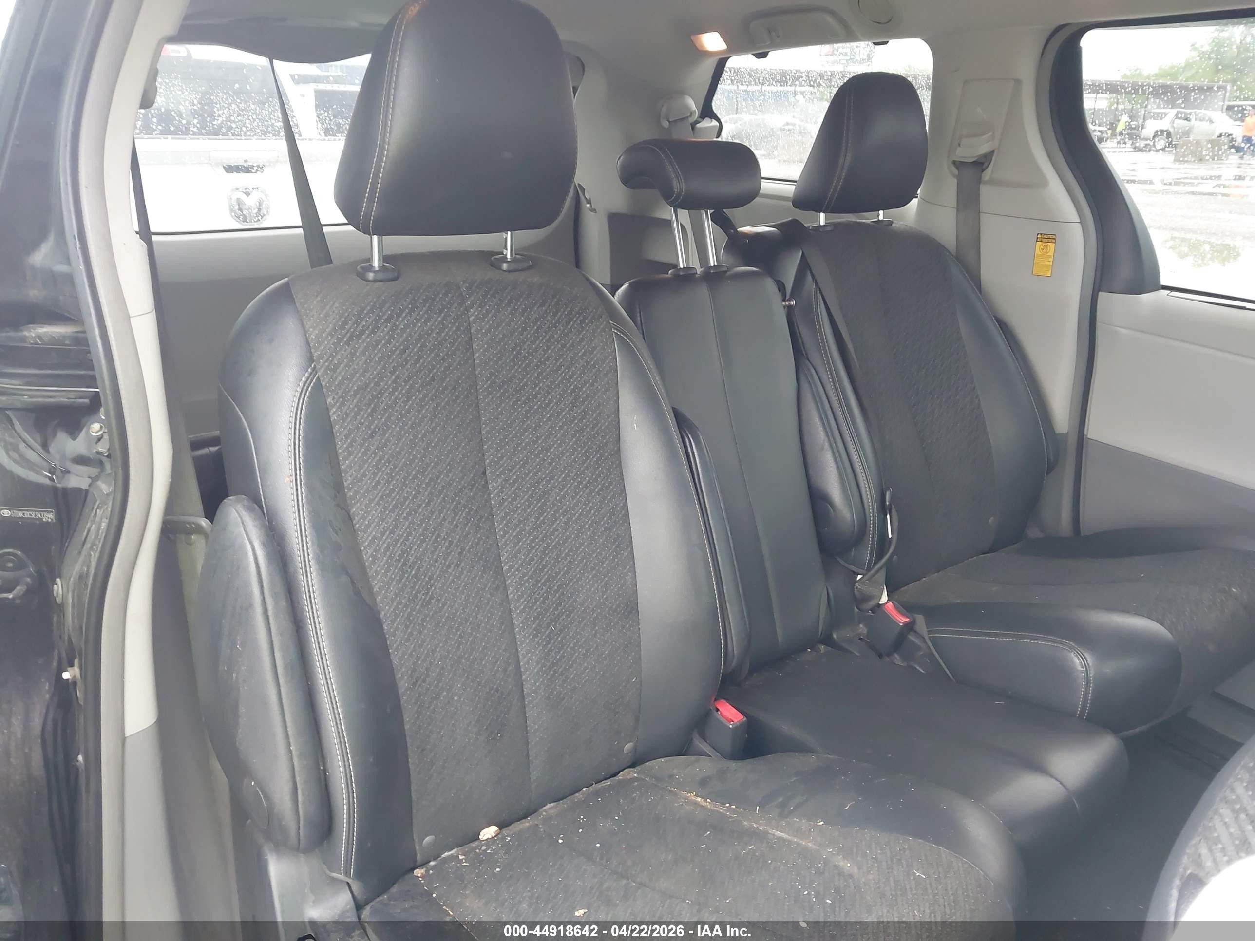 2014 Toyota Sienna Se 8 Passenger Black vin: 5TDXK3DC5ES433946