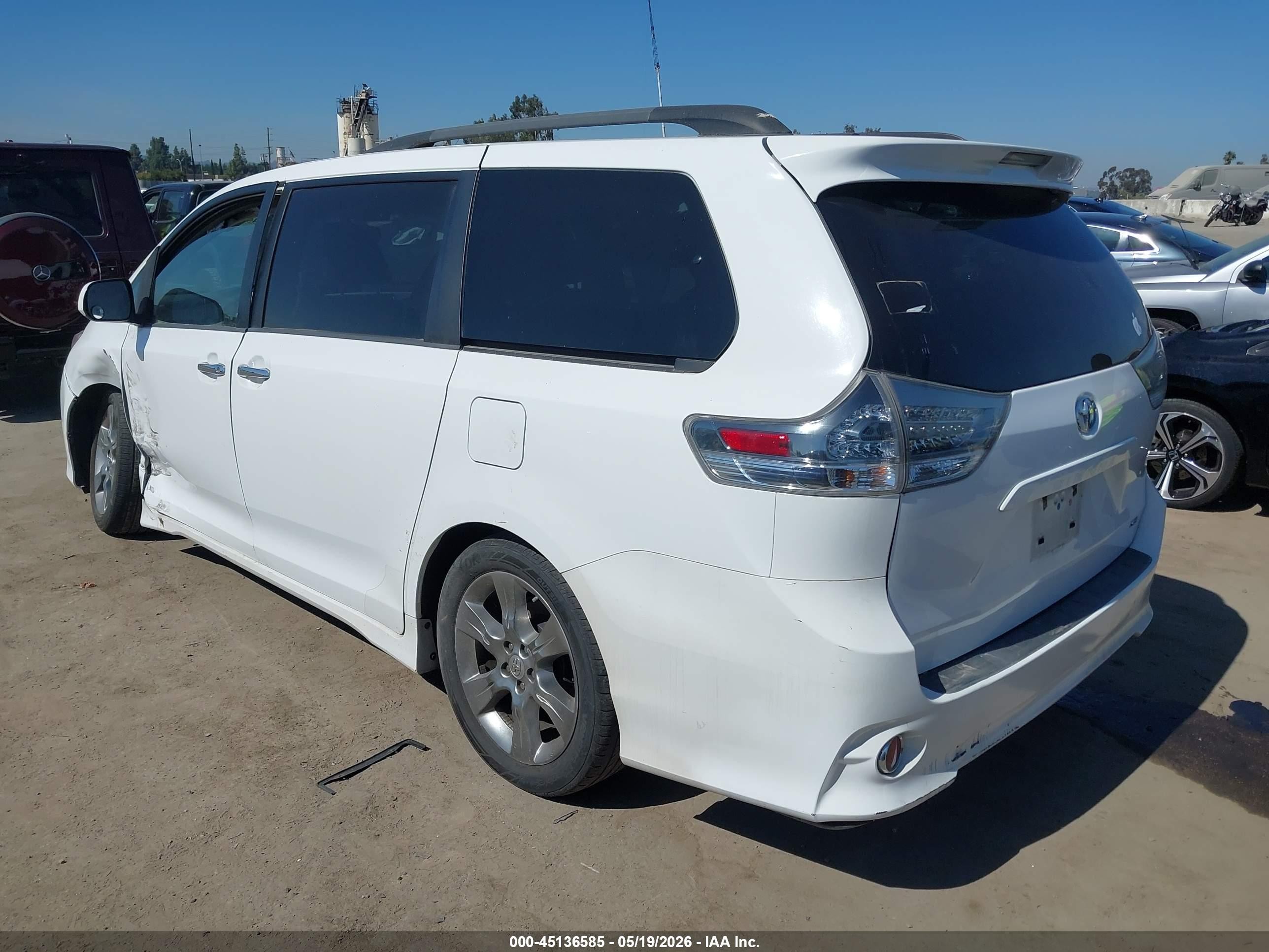 2014 Toyota Sienna Se 8 Passenger White vin: 5TDXK3DC5ES492608