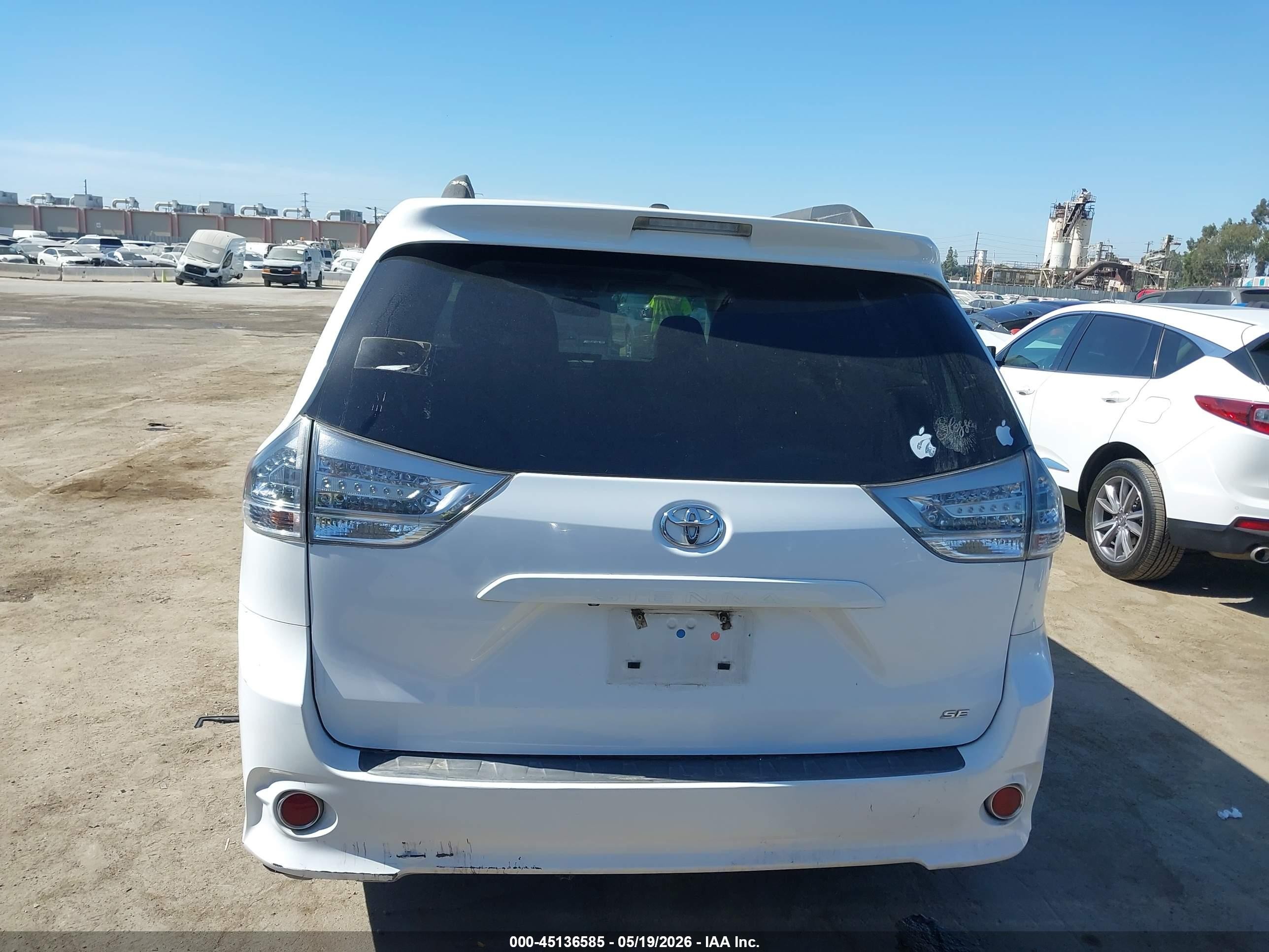 2014 Toyota Sienna Se 8 Passenger White vin: 5TDXK3DC5ES492608