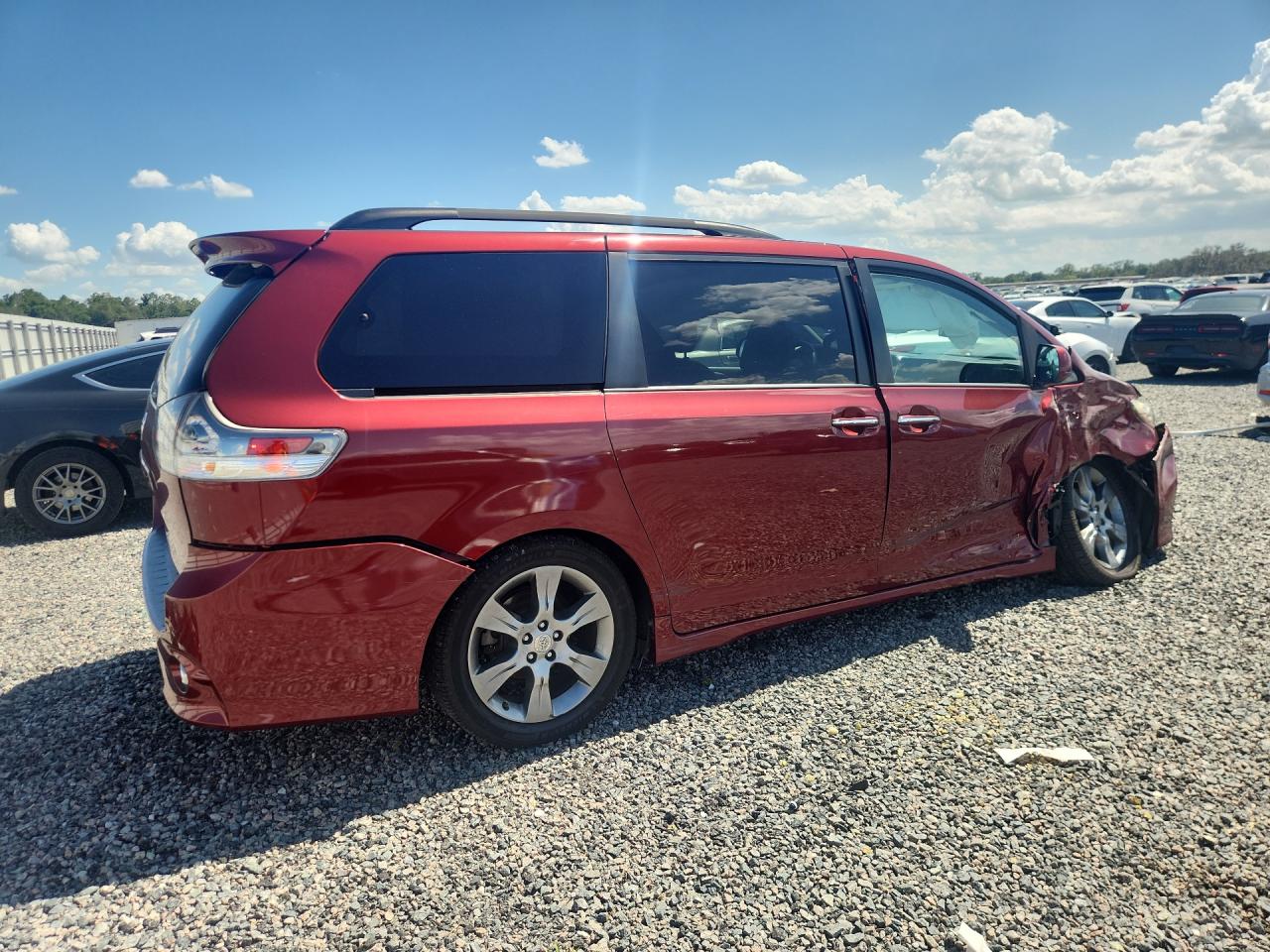 2015 Toyota Sienna Burgundy vin: 5TDXK3DC5FS538827