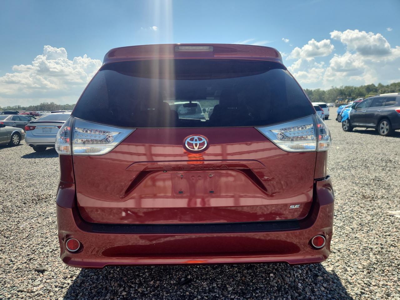 2015 Toyota Sienna Burgundy vin: 5TDXK3DC5FS538827