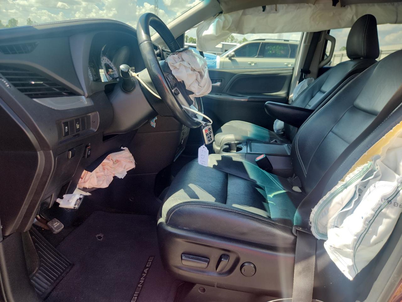 2015 Toyota Sienna Burgundy vin: 5TDXK3DC5FS538827