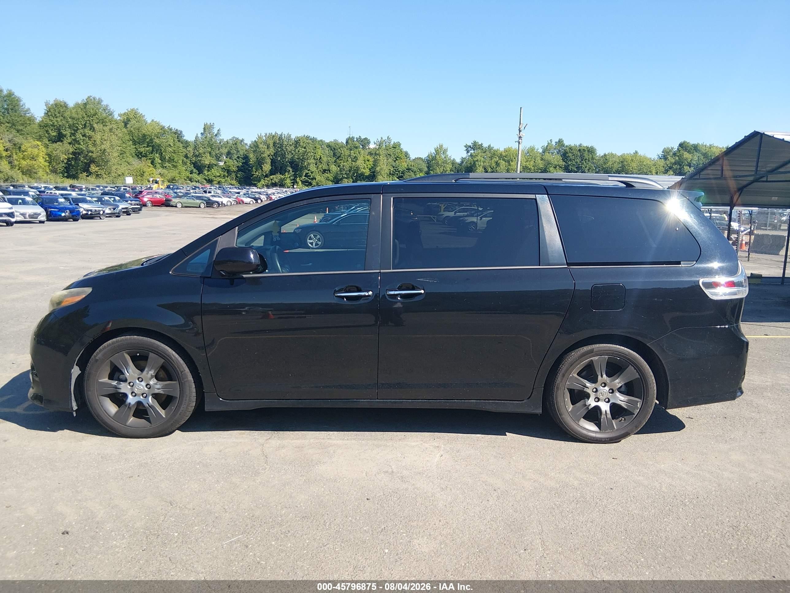 2015 Toyota Sienna Se 8 Passenger Black vin: 5TDXK3DC5FS543042