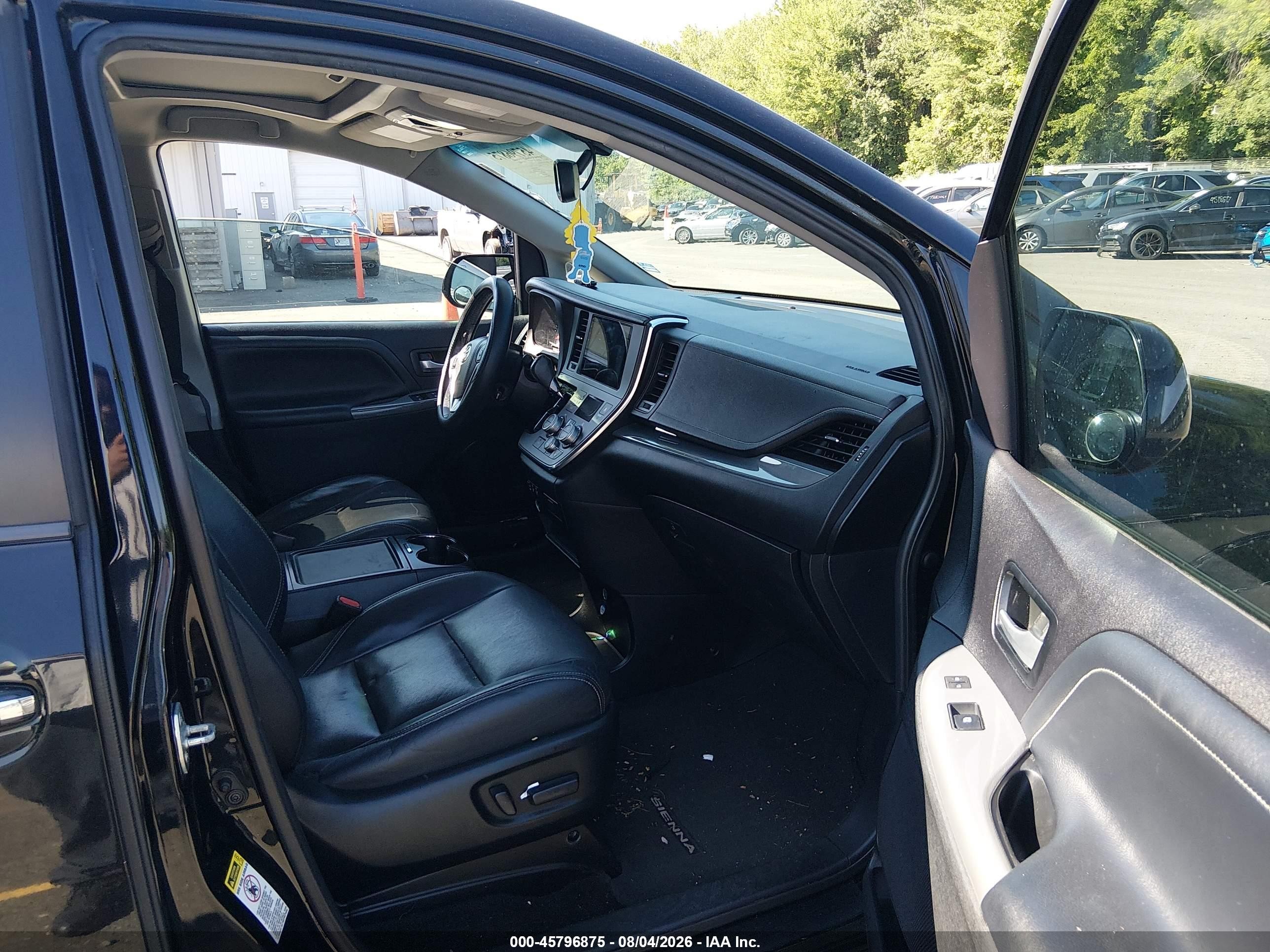 2015 Toyota Sienna Se 8 Passenger Black vin: 5TDXK3DC5FS543042