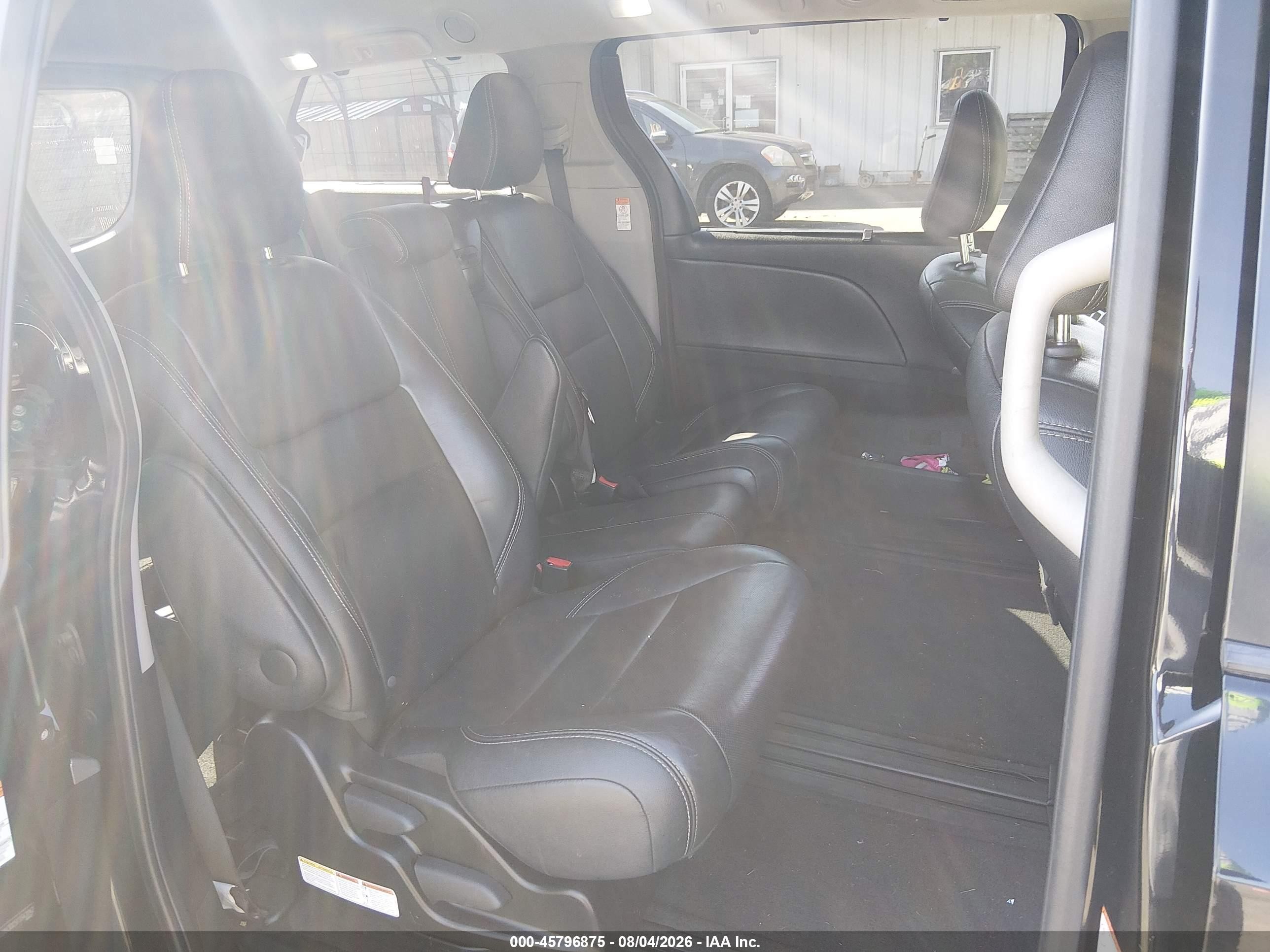 2015 Toyota Sienna Se 8 Passenger Black vin: 5TDXK3DC5FS543042