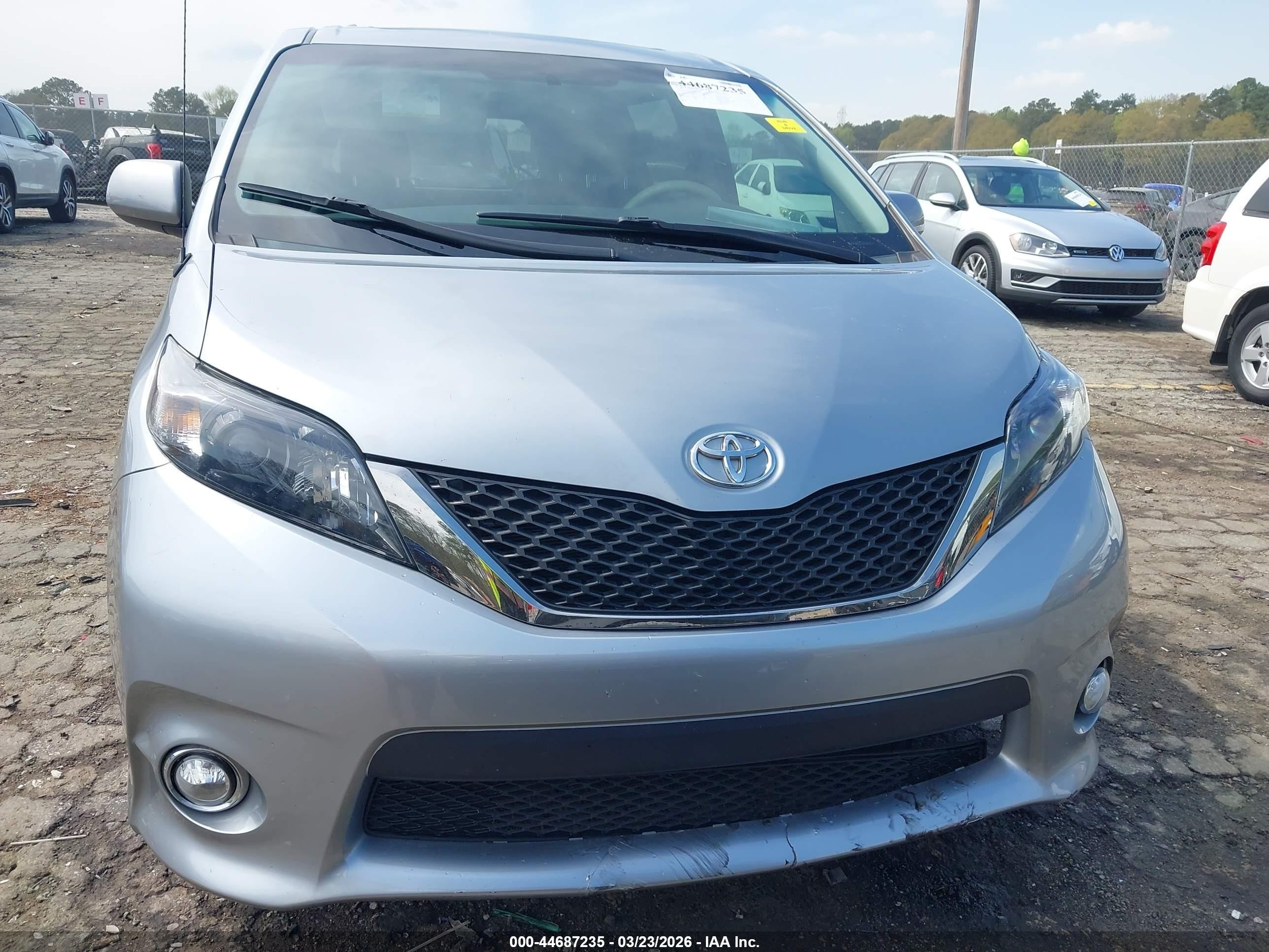 2014 Toyota Sienna Se 8 Passenger Gray vin: 5TDXK3DC6ES419246