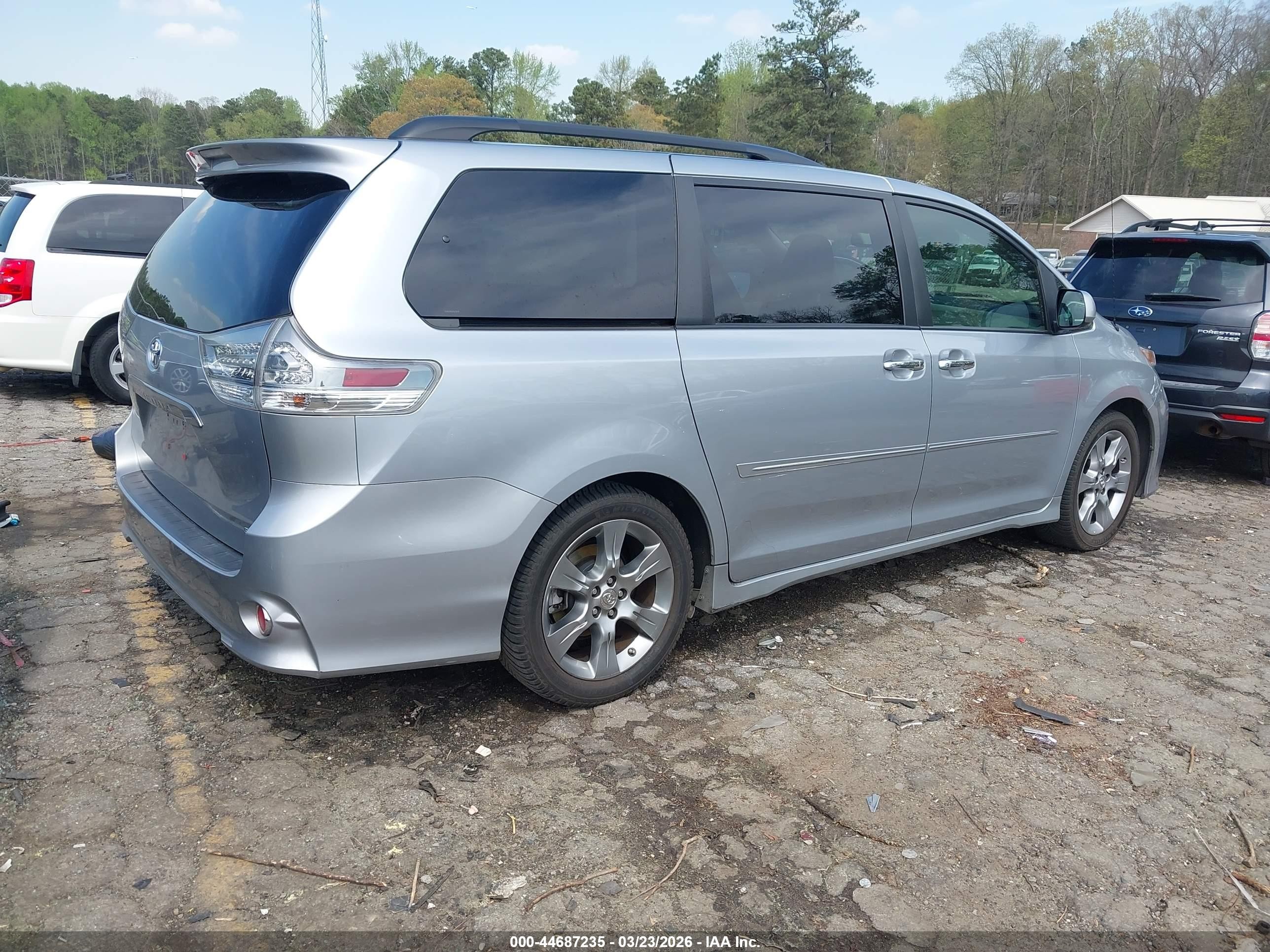 2014 Toyota Sienna Se 8 Passenger Gray vin: 5TDXK3DC6ES419246