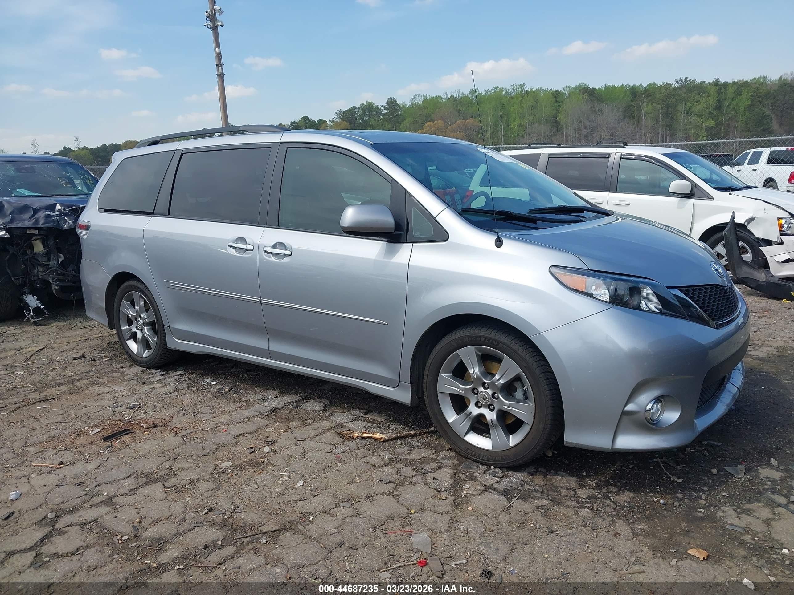 2014 Toyota Sienna Se 8 Passenger Gray vin: 5TDXK3DC6ES419246
