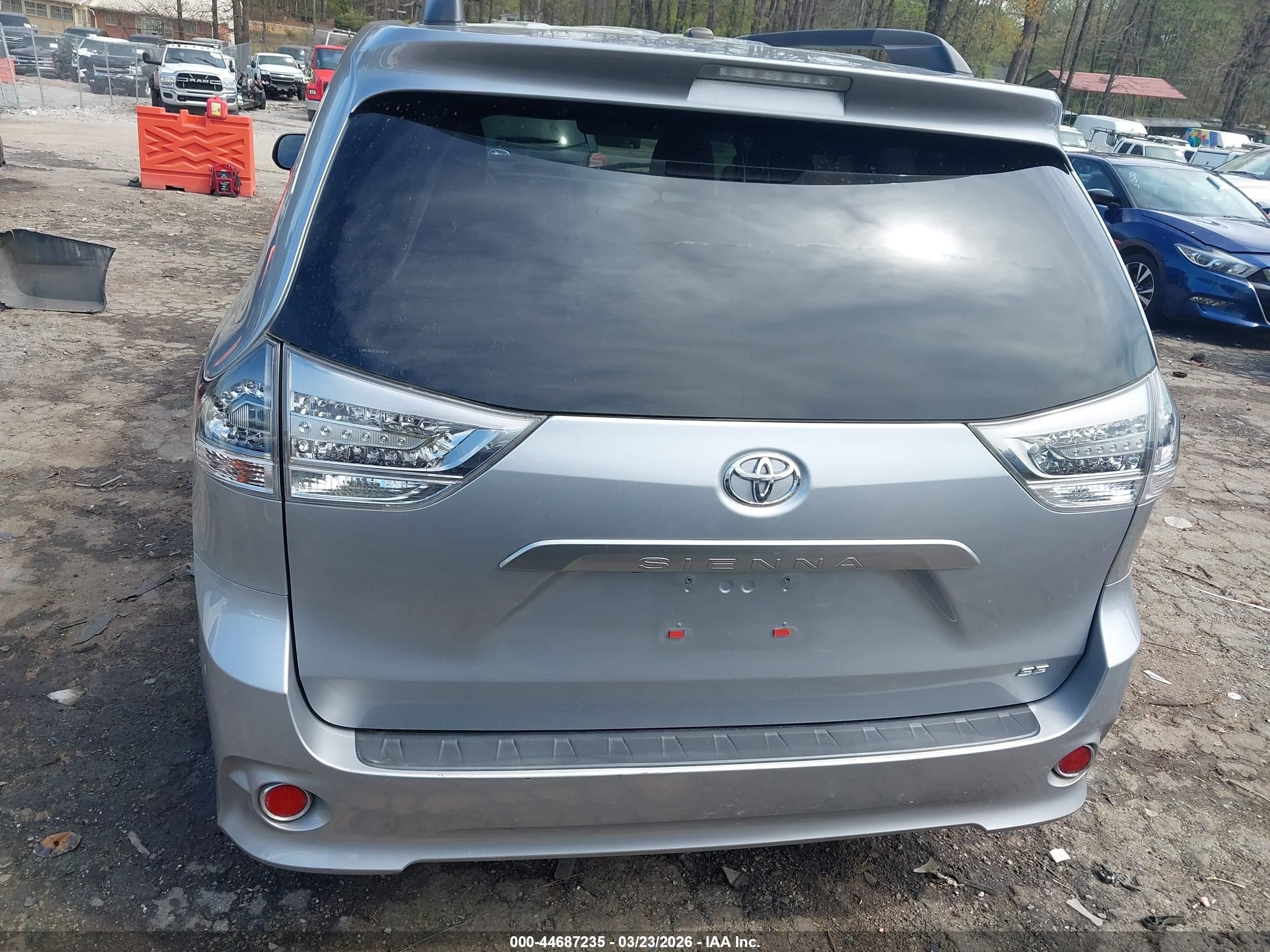 2014 Toyota Sienna Se 8 Passenger Gray vin: 5TDXK3DC6ES419246