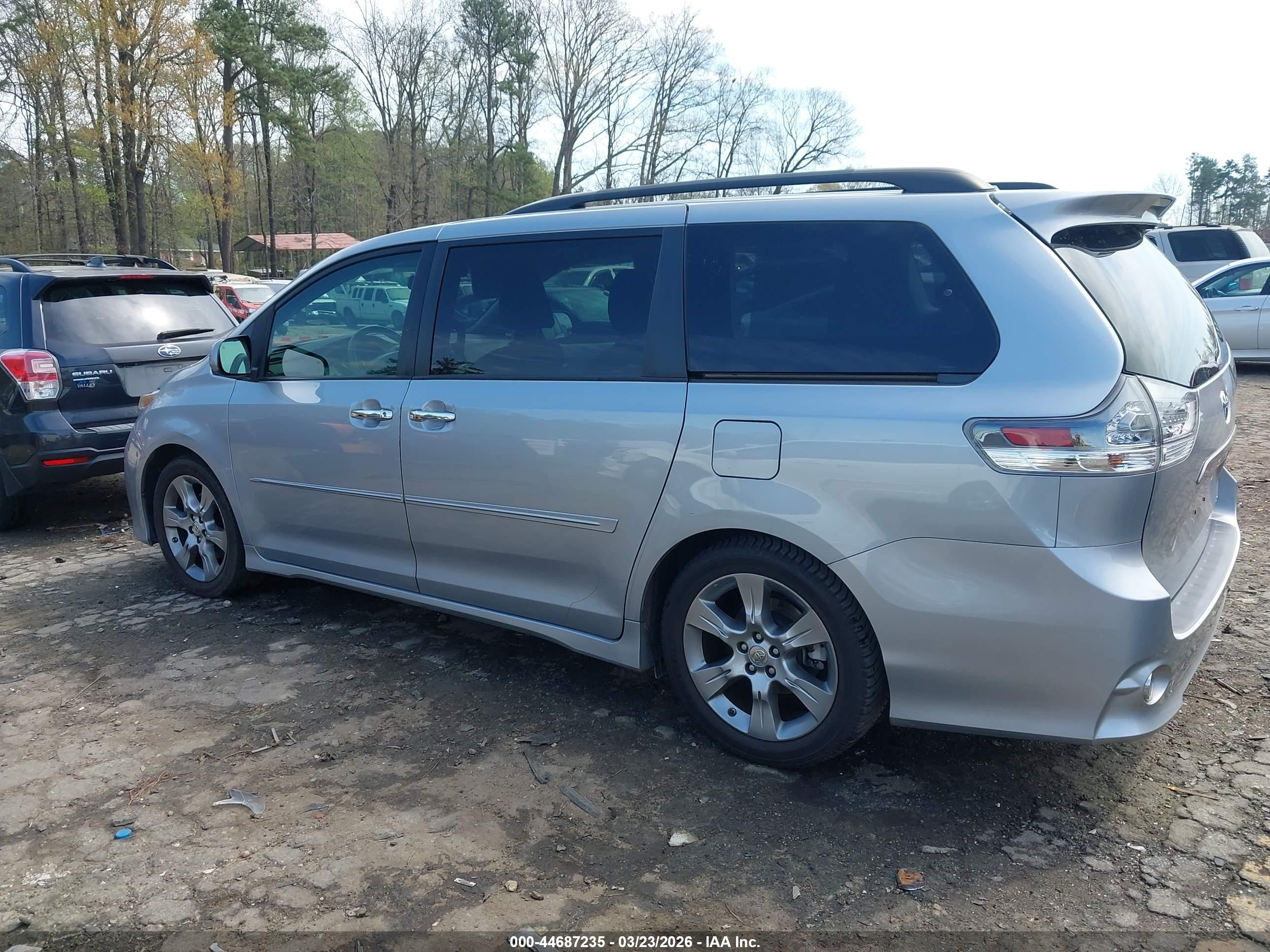2014 Toyota Sienna Se 8 Passenger Gray vin: 5TDXK3DC6ES419246