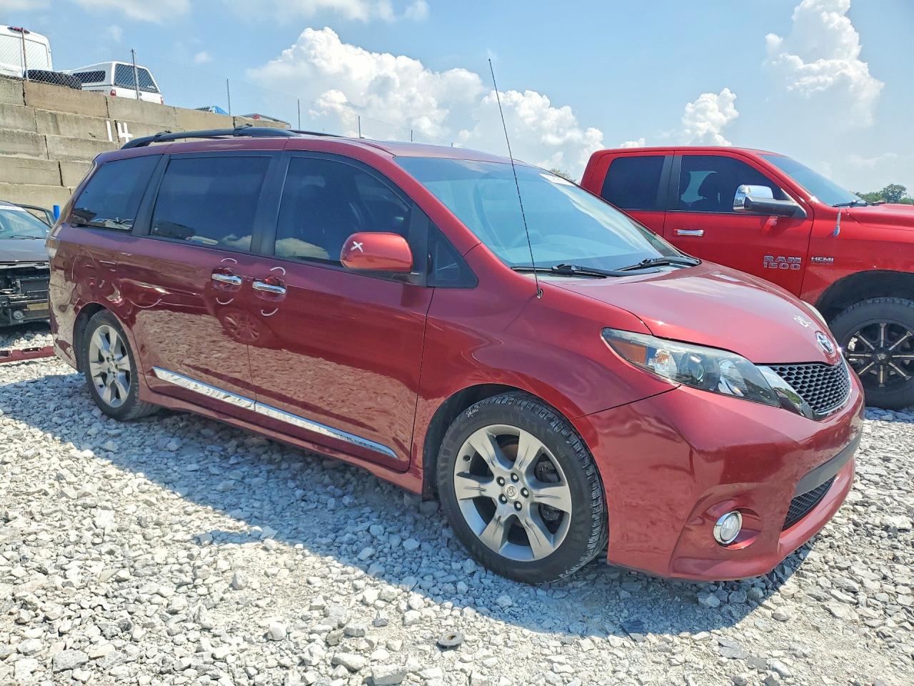 2014 Toyota Sienna Se Premium Red vin: 5TDXK3DC6ES442686